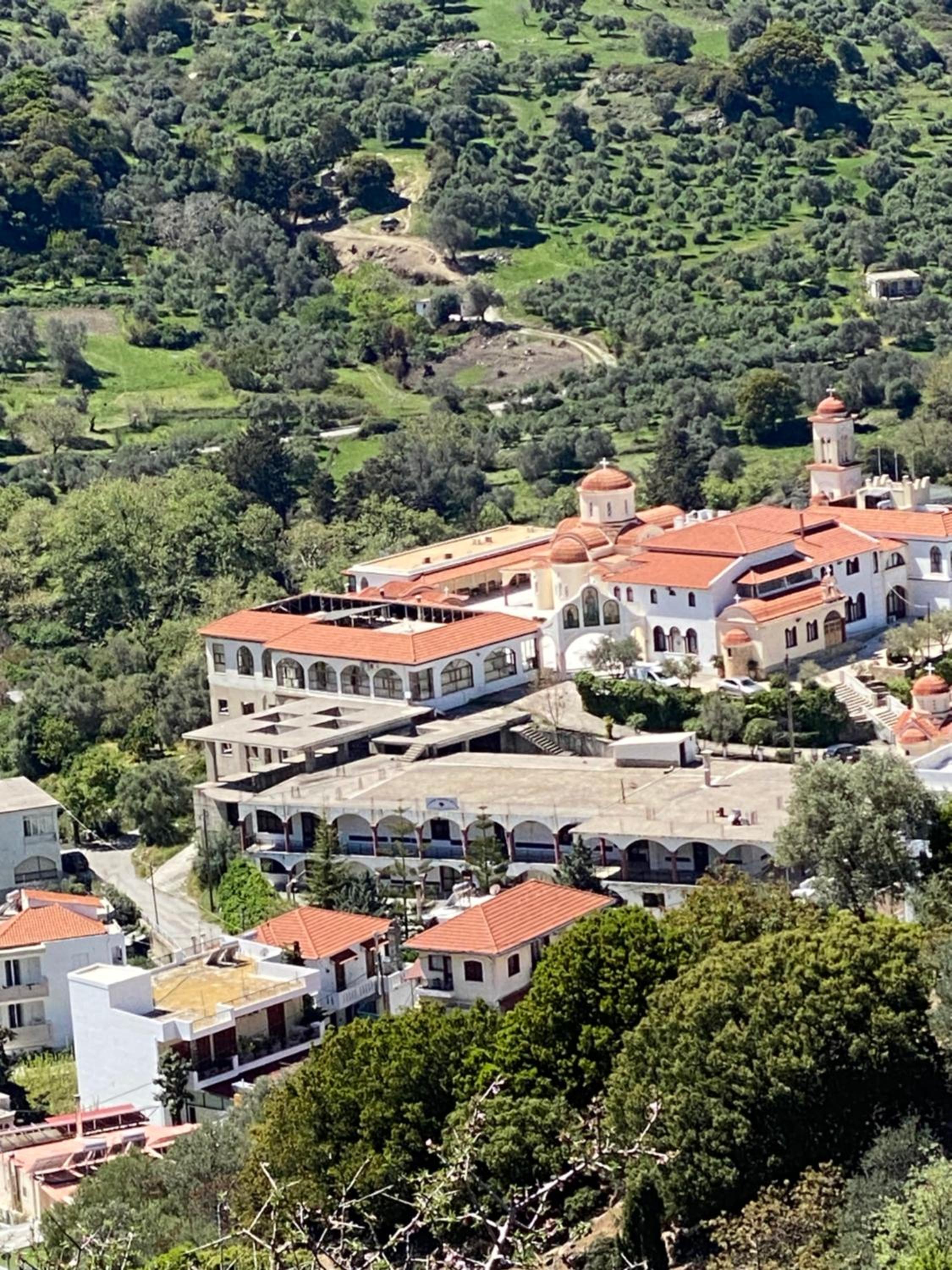 Costas Inn