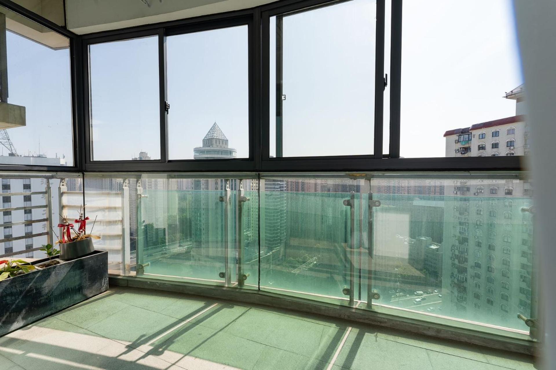 Eastern Hub - TianZi Fang Branch Xintiandi Taipuqiao near the Bund Sunny Cozy Deluxe Room
