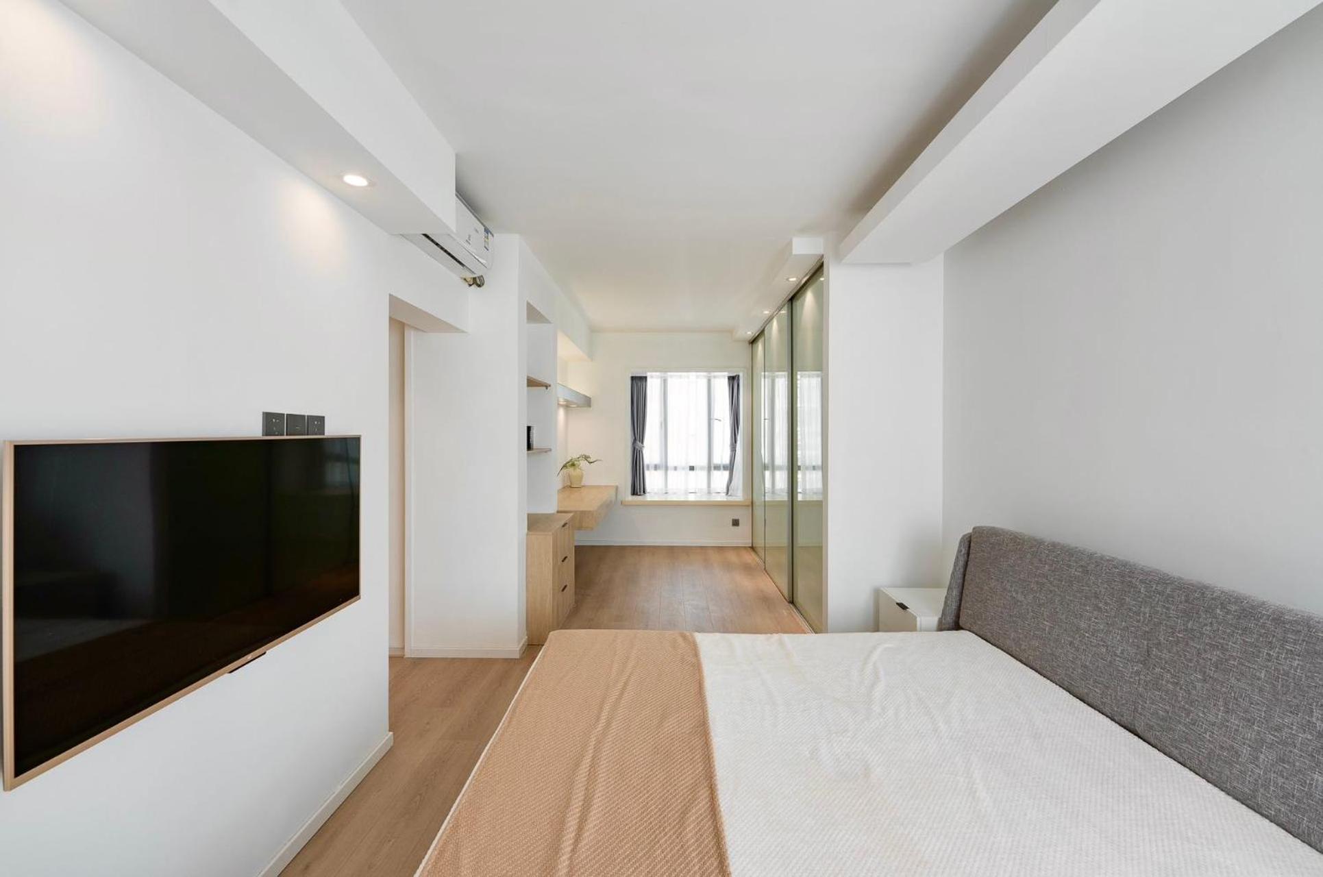 Eastern Hub - TianZi Fang Branch Xintiandi Taipuqiao near the Bund Sunny Cozy Deluxe Room