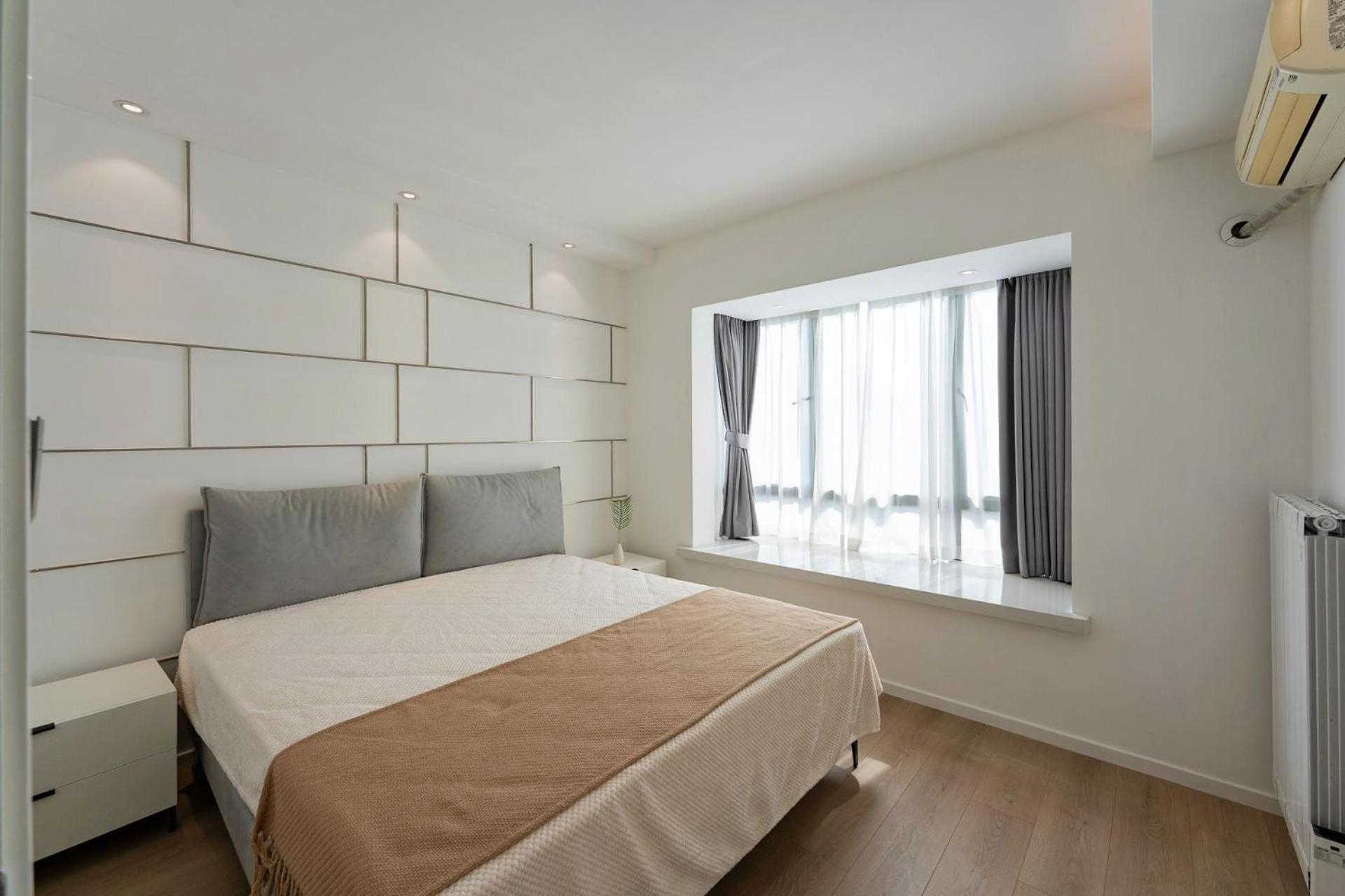 Eastern Hub - TianZi Fang Branch Xintiandi Taipuqiao near the Bund Sunny Cozy Deluxe Room
