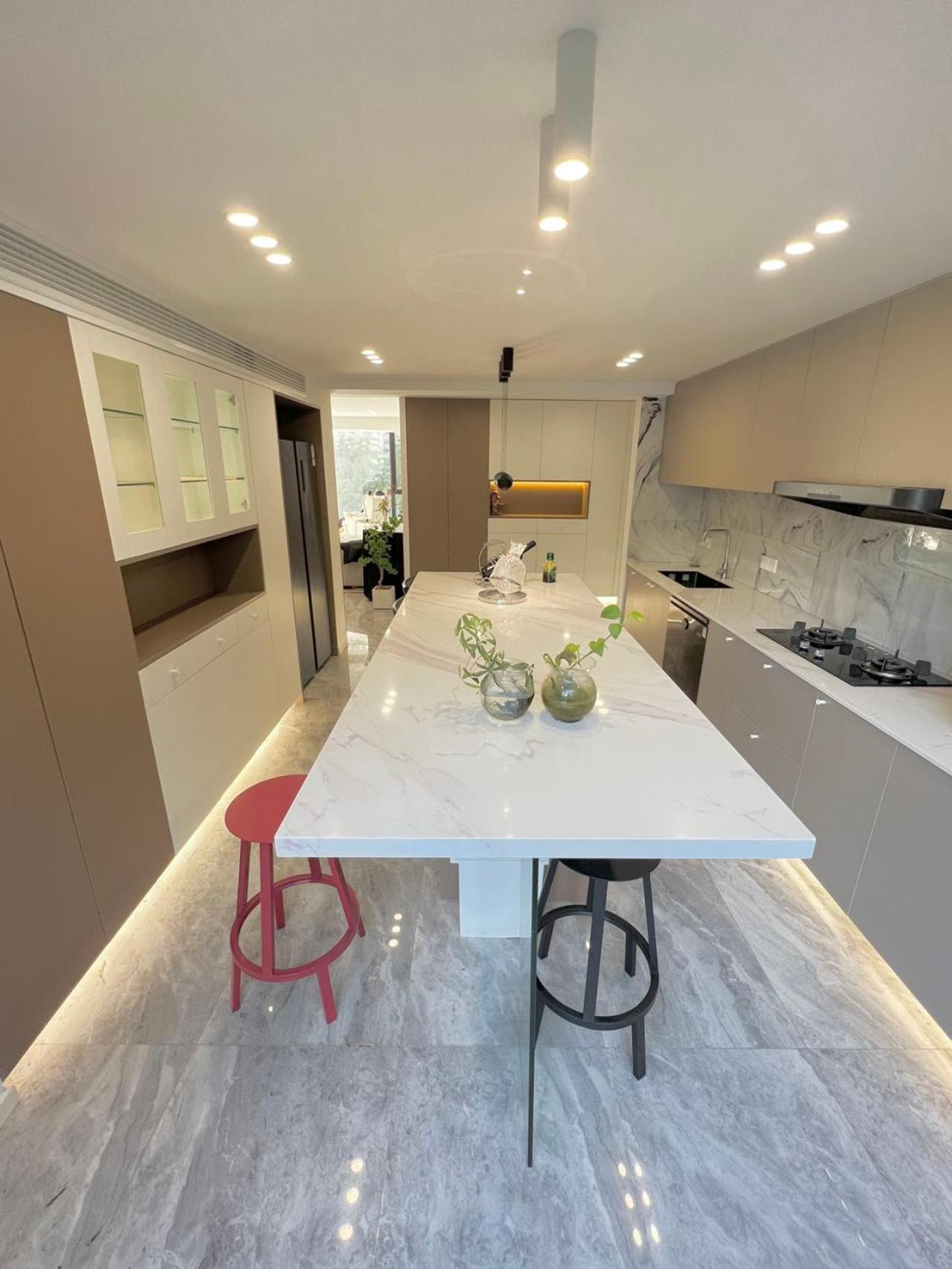 Eastern Hub - Jing'an Temple Branch Sunny Capital, Deluxe 3-Bedroom Apartment, Extra Large Space with Free Mahjong