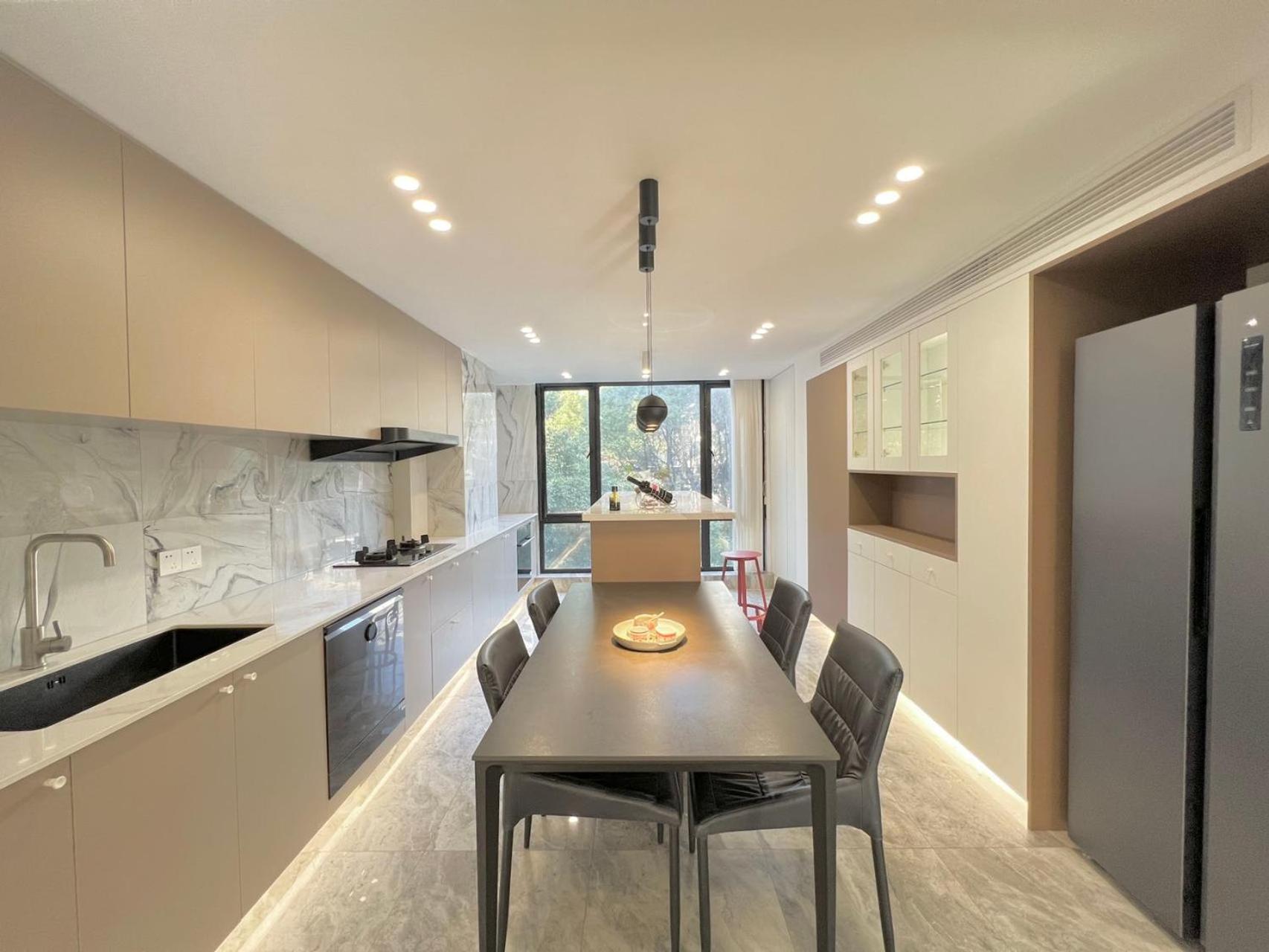 Eastern Hub - Jing'an Temple Branch Sunny Capital, Deluxe 3-Bedroom Apartment, Extra Large Space with Free Mahjong