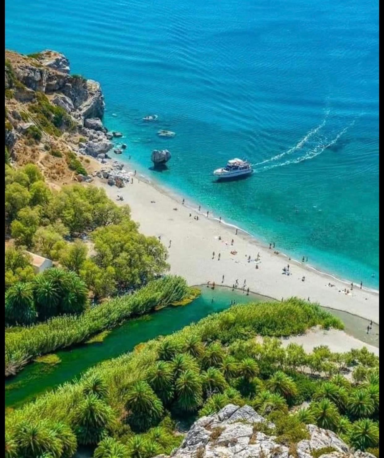 Costas Inn