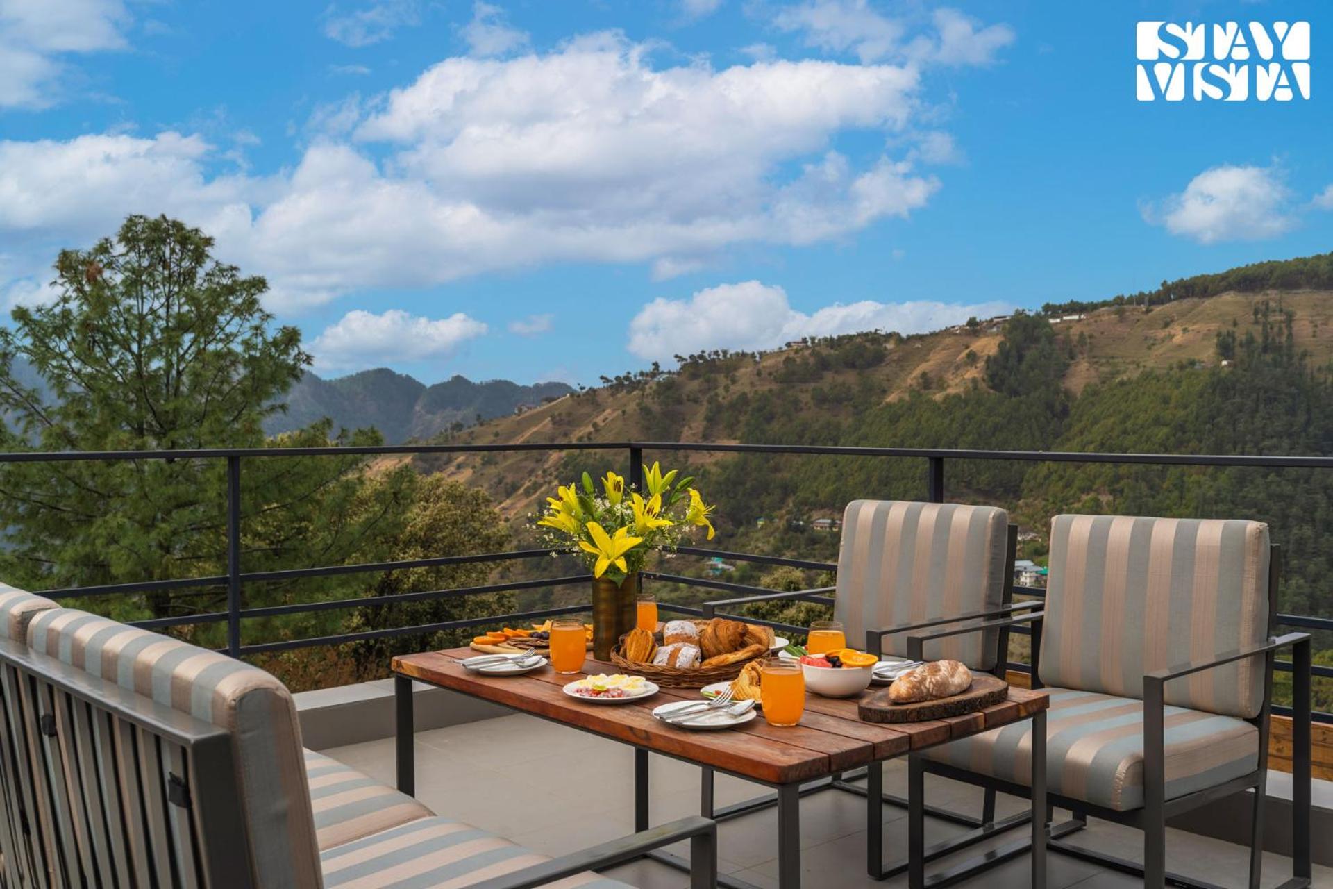 StayVista at Shai Sher Estate with Bonfire, BBQ and Lawn view 5