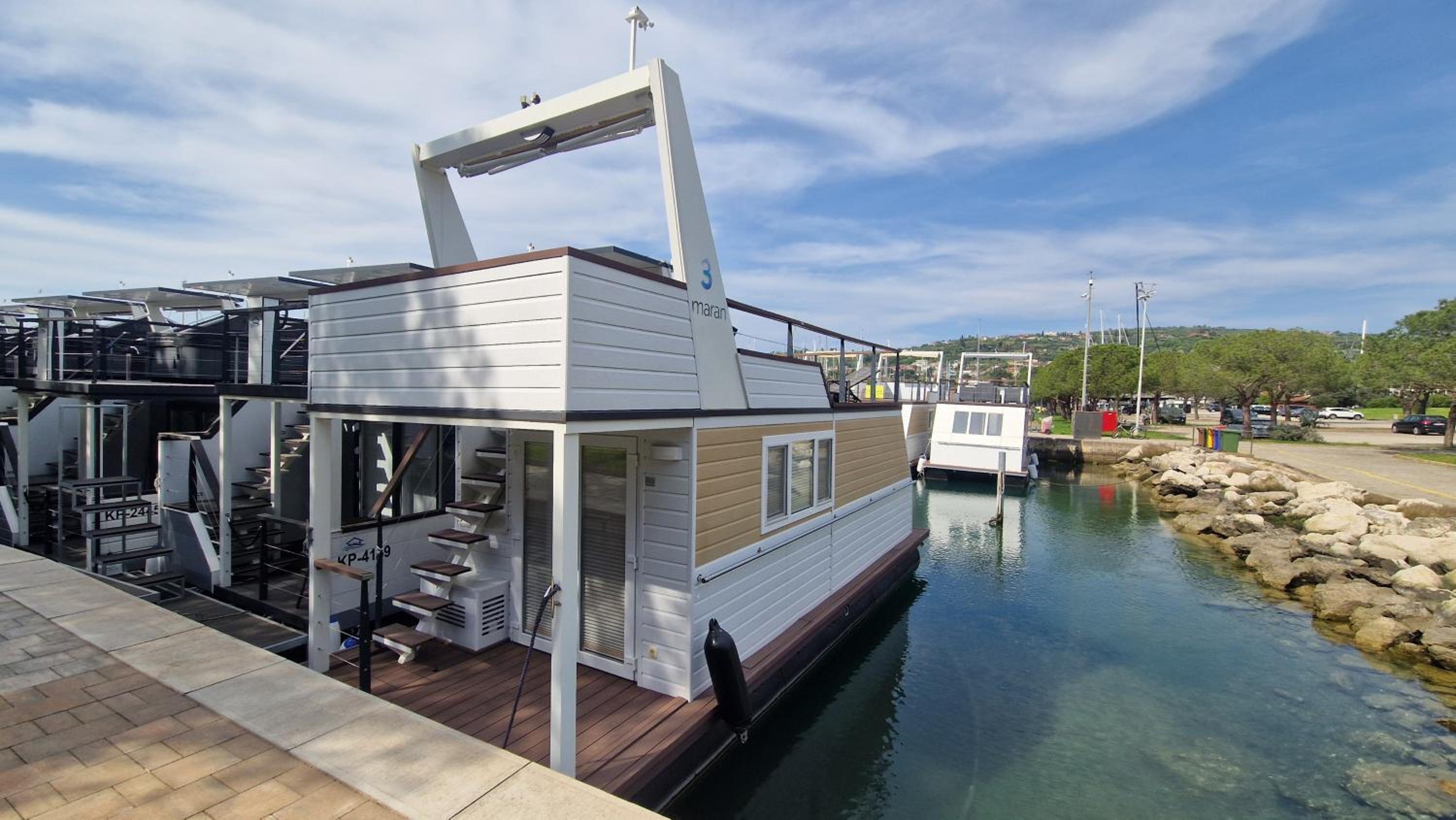 Floating house SOPHY