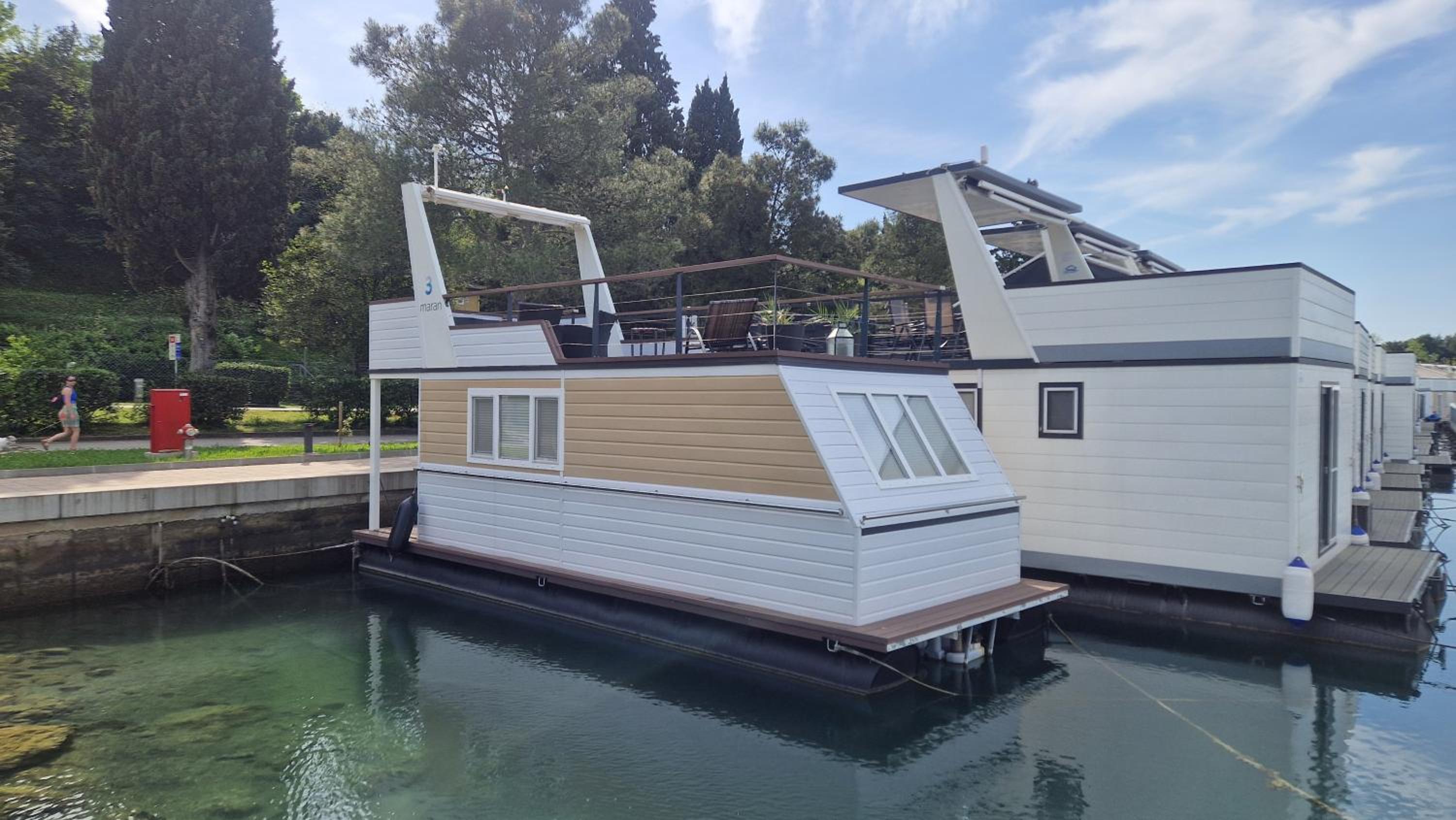 Floating house SOPHY