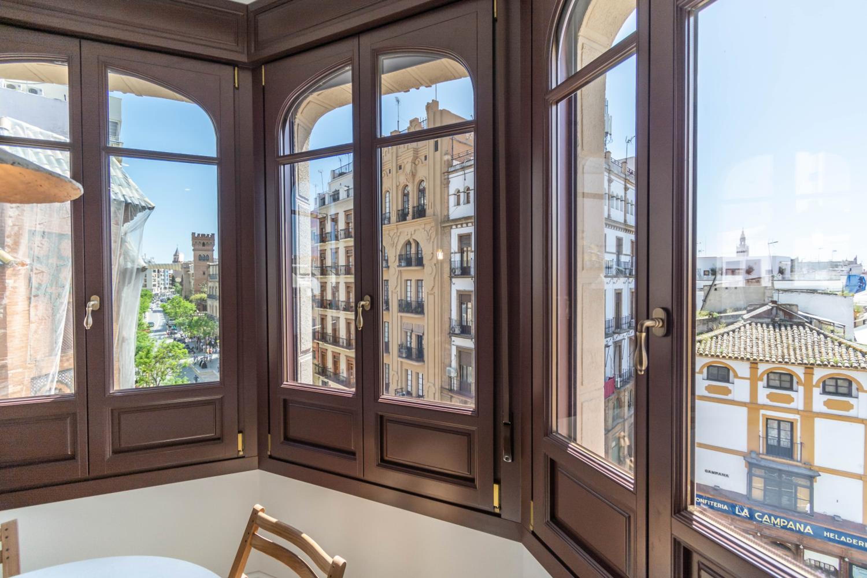 Betis Suites-La Campana