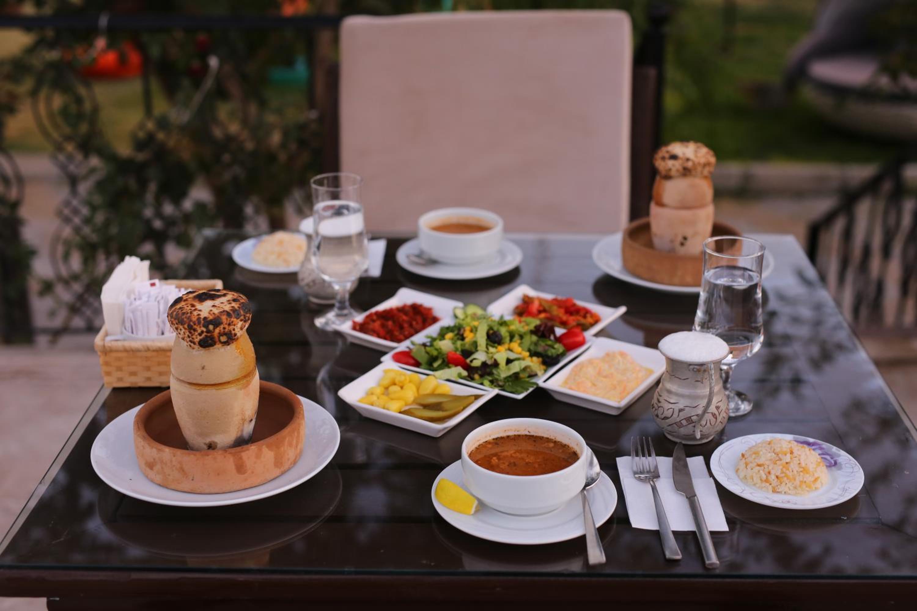 Holiday Cave Hotel - Image 63