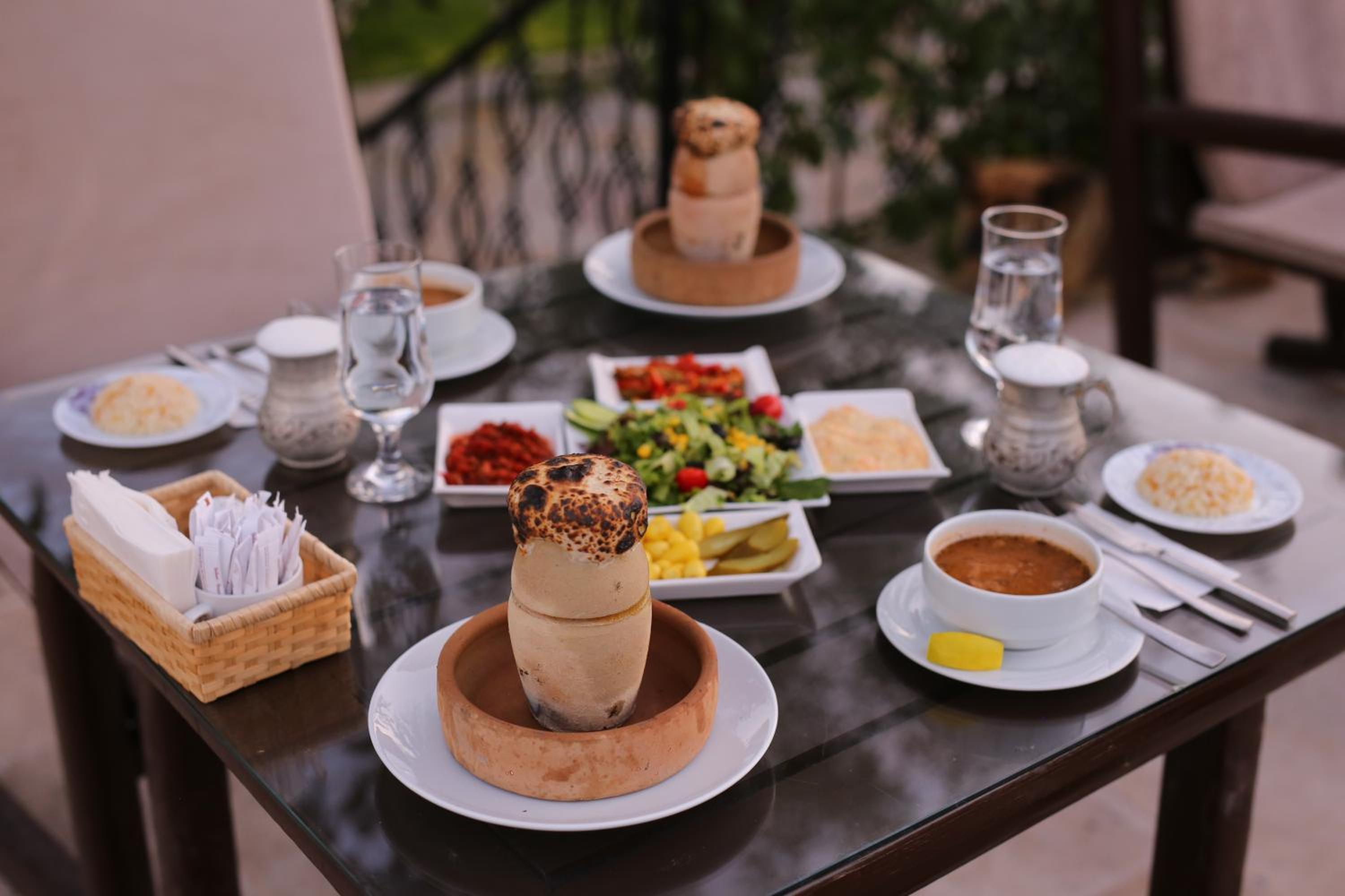 Holiday Cave Hotel - Image 142