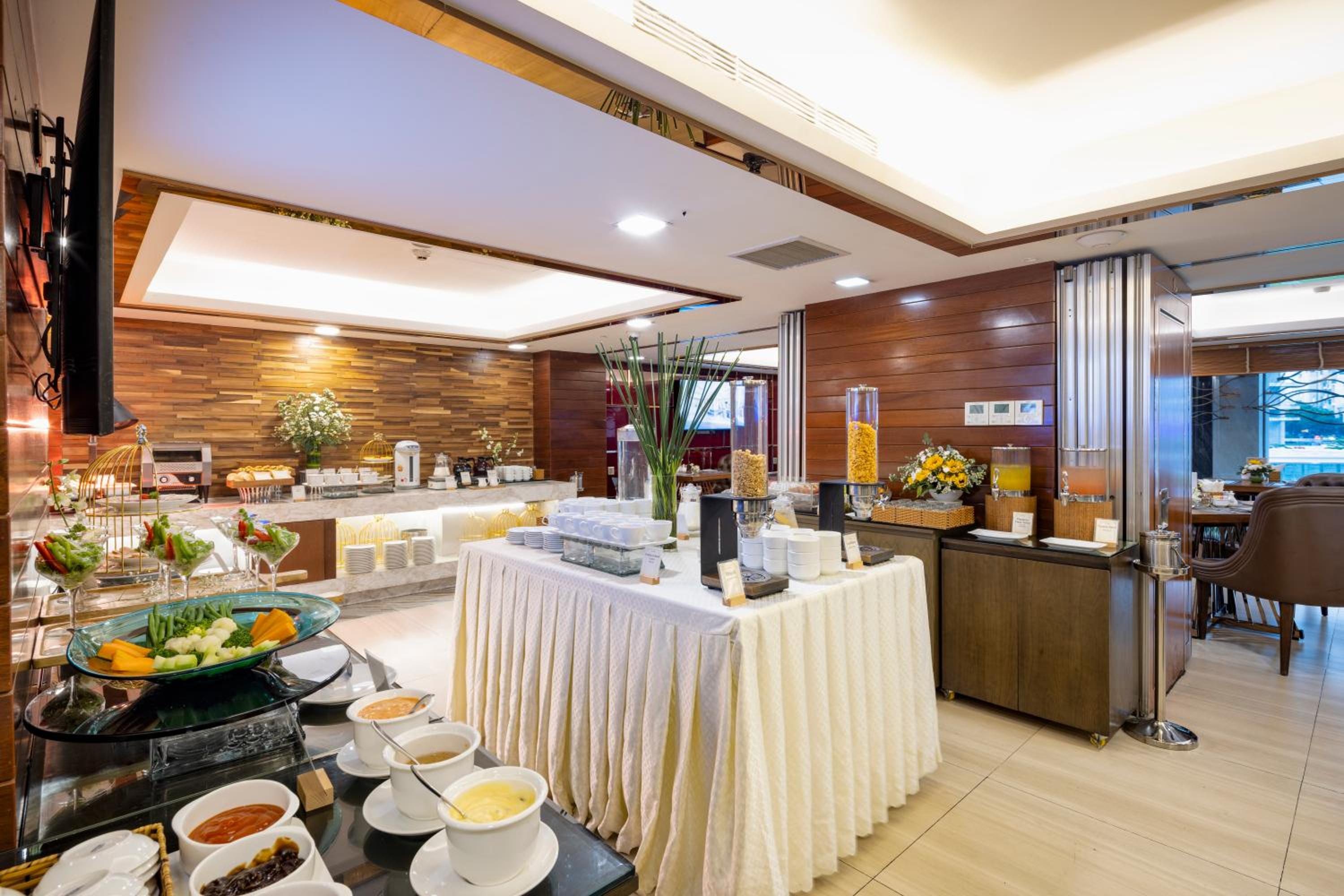 Winsuites Sai Gon Hotel 11