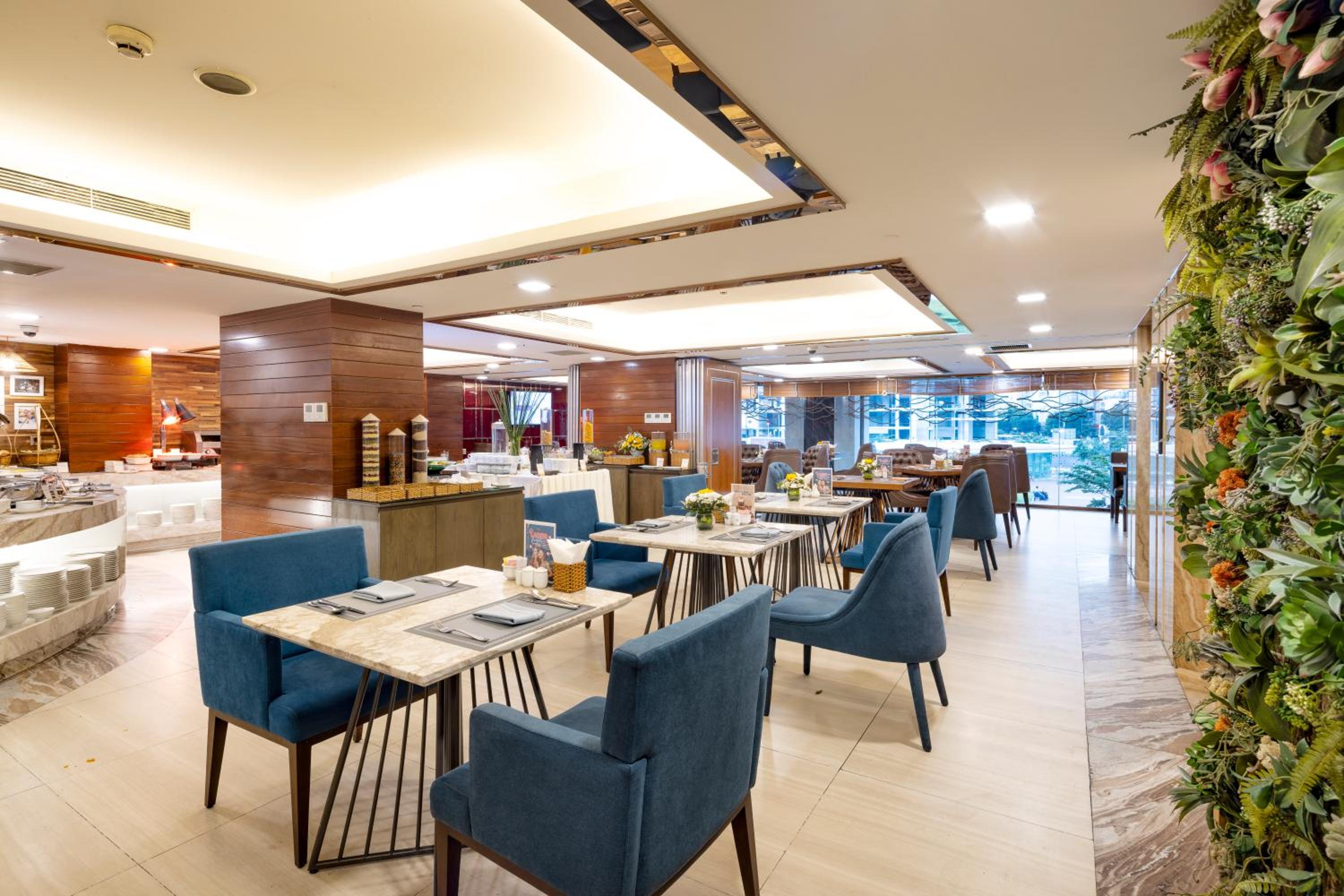 Winsuites Sai Gon Hotel 10