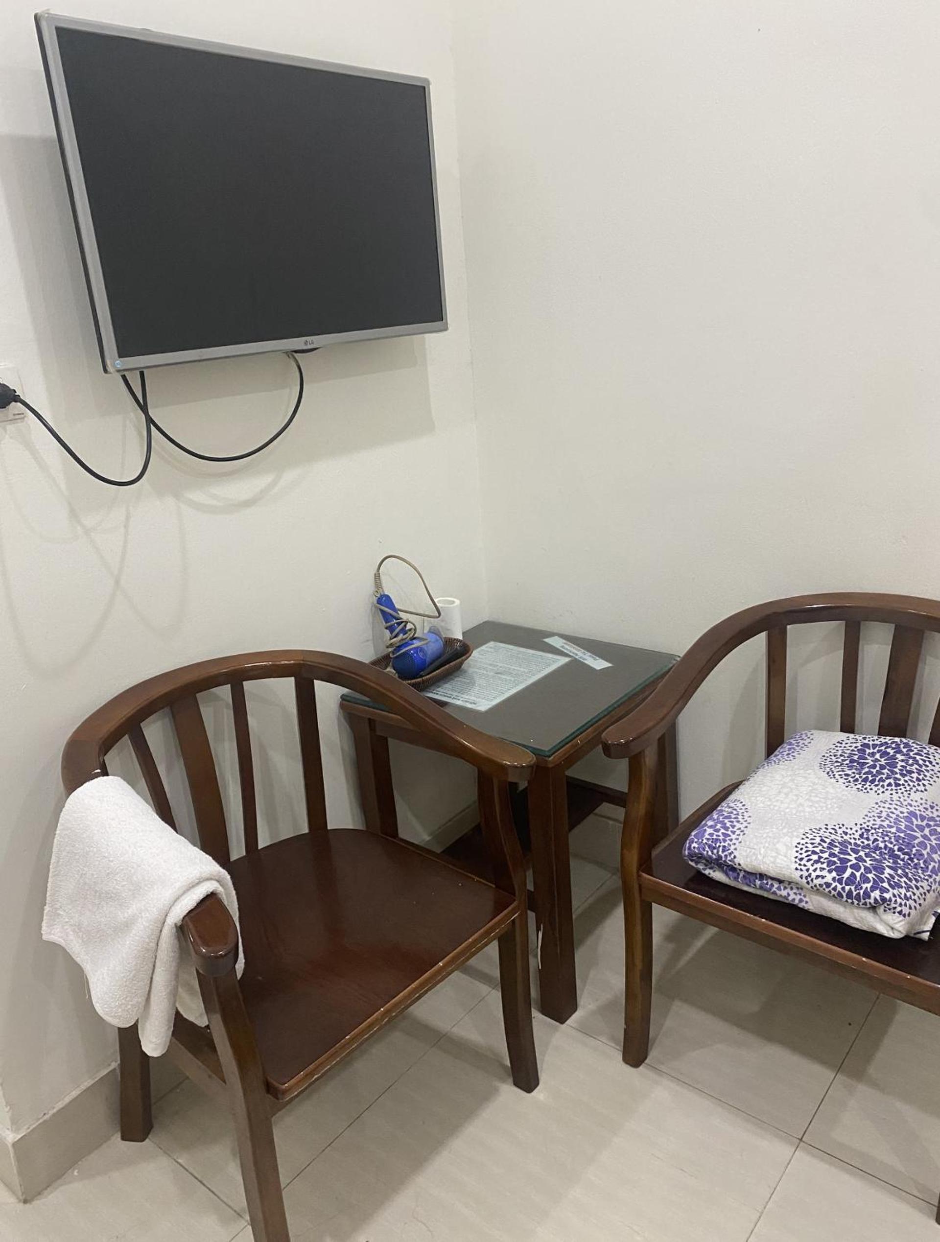 Nam Cường Motel - Phòng đơn có cửa sổ thoáng mát khép kín - Thang máy