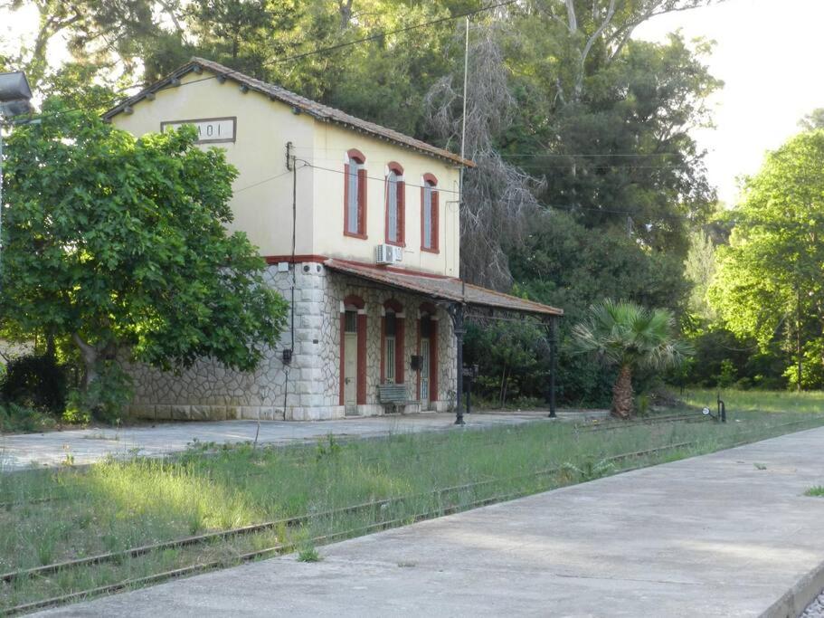 La Casa di Ercole across bay of Nafplio. view 3