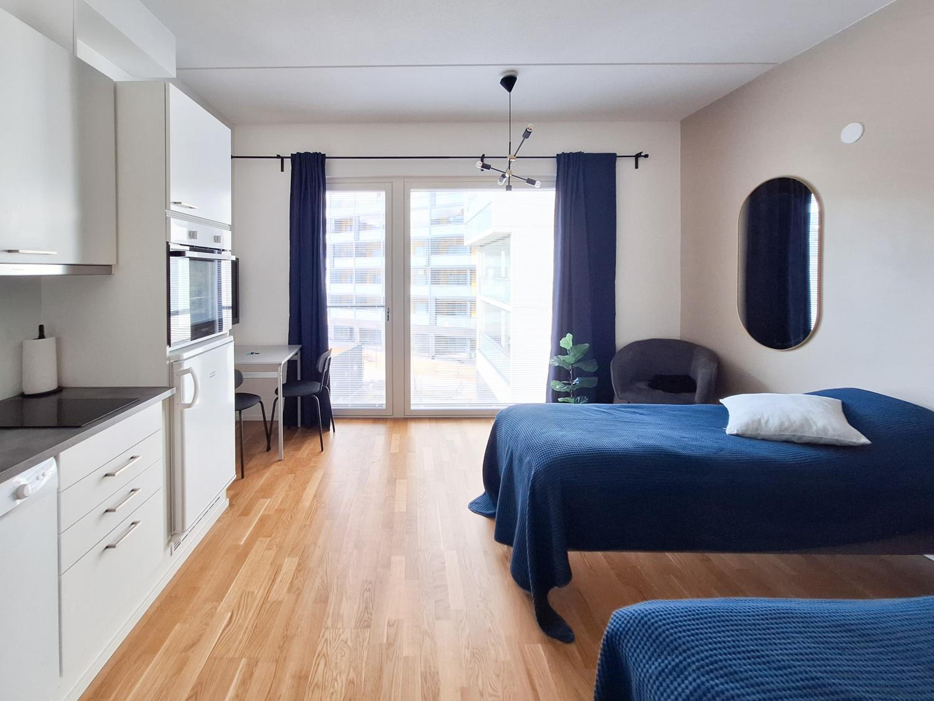 Studio next to train station, 7 mins by train to airport view 2