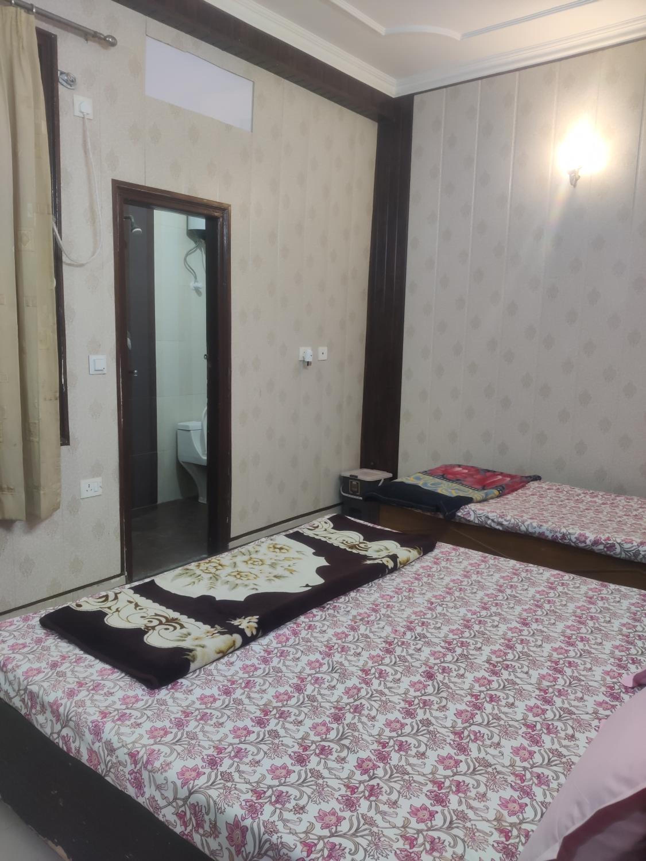Shri Achyutam Villa - Offering Best Value in Vrindavan
