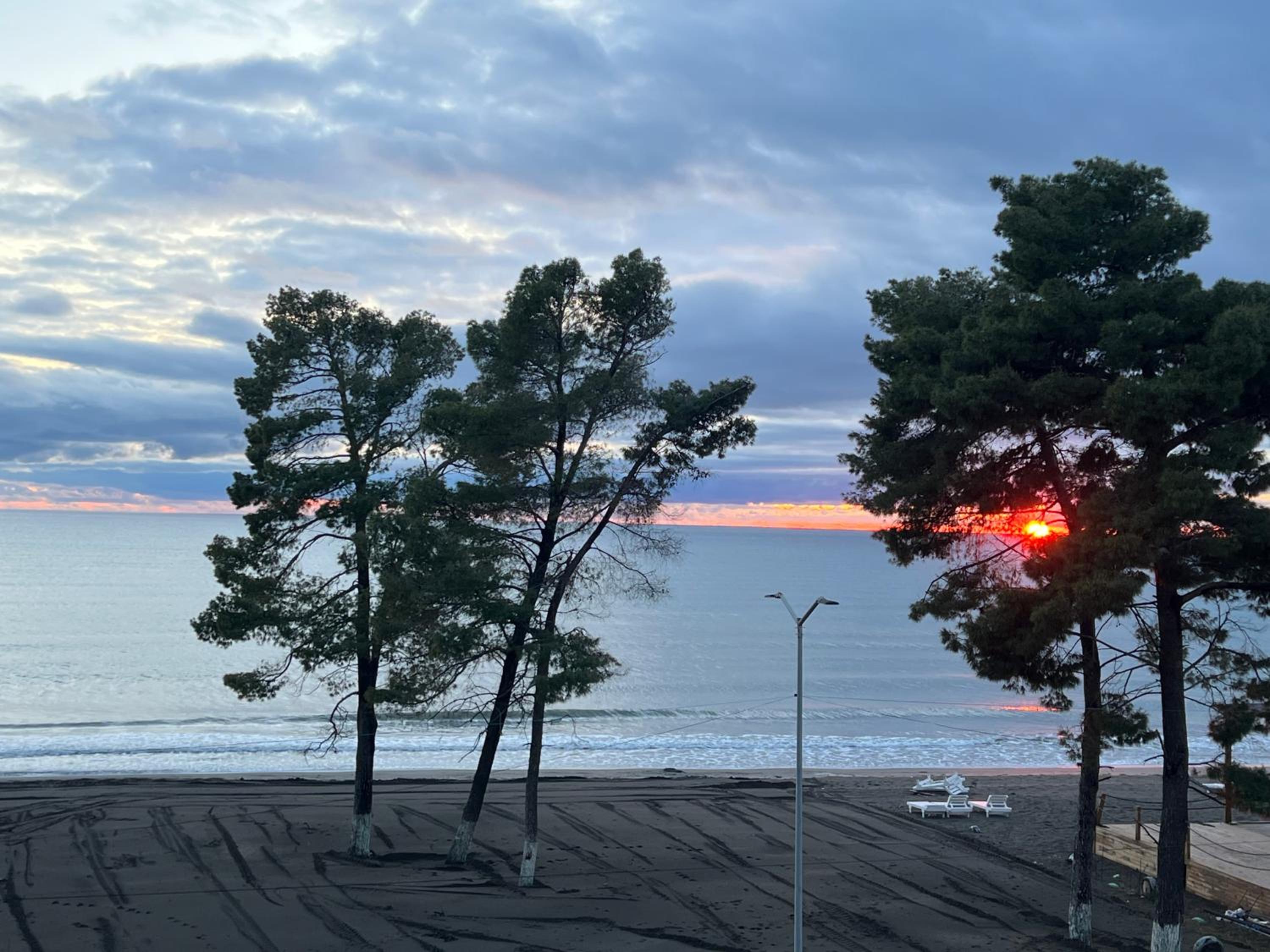 Andrras Beach House Beachfront Apartment with Sea View