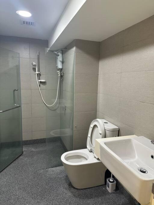 2 Guest Duplex City Center Eko Cheras Mall Kuala Lumpur Pavilion Bukit Bintang KLCC Petaling Street Central Market National Zoo Batu Caves Merdeka Square
