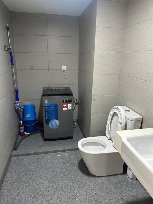 2 Guest Duplex City Center Eko Cheras Mall Kuala Lumpur Pavilion Bukit Bintang KLCC Petaling Street Central Market National Zoo Batu Caves Merdeka Square