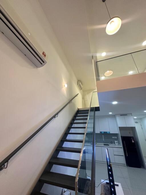 2 Guest Duplex City Center Eko Cheras Mall Kuala Lumpur Pavilion Bukit Bintang KLCC Petaling Street Central Market National Zoo Batu Caves Merdeka Square
