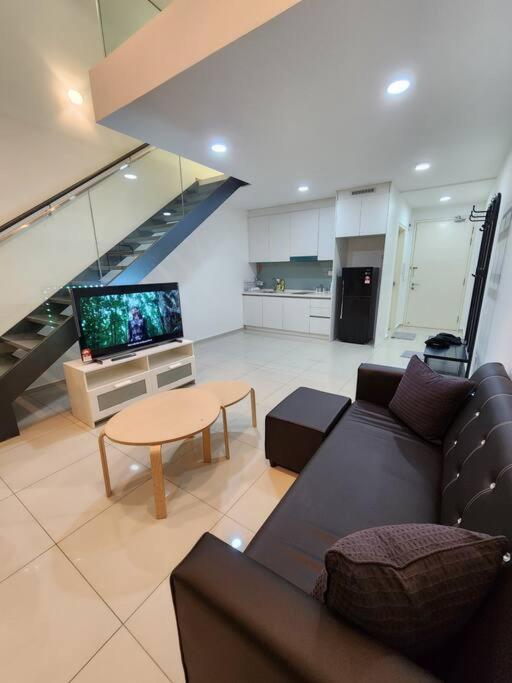 2 Guest Duplex City Center Eko Cheras Mall Kuala Lumpur Pavilion Bukit Bintang KLCC Petaling Street Central Market National Zoo Batu Caves Merdeka Square