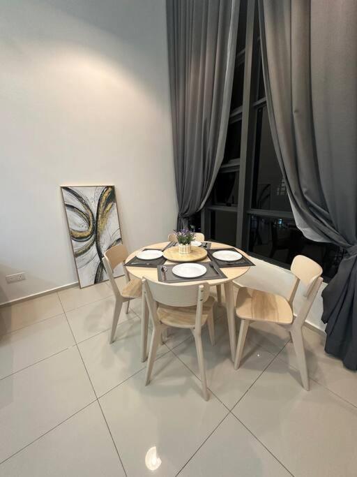 2 Guest Duplex City Center Eko Cheras Mall Kuala Lumpur Pavilion Bukit Bintang KLCC Petaling Street Central Market National Zoo Batu Caves Merdeka Square