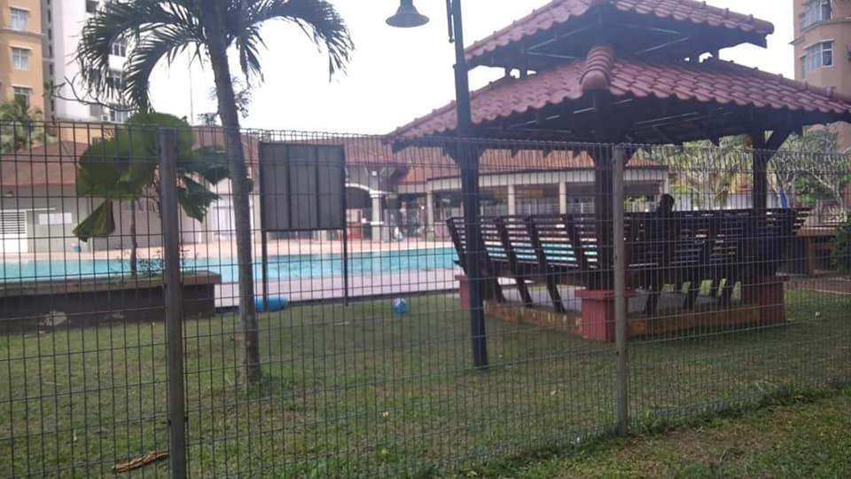 Budget Homestay Mantin Villa with 3 rooms and big swimming pool photo 2