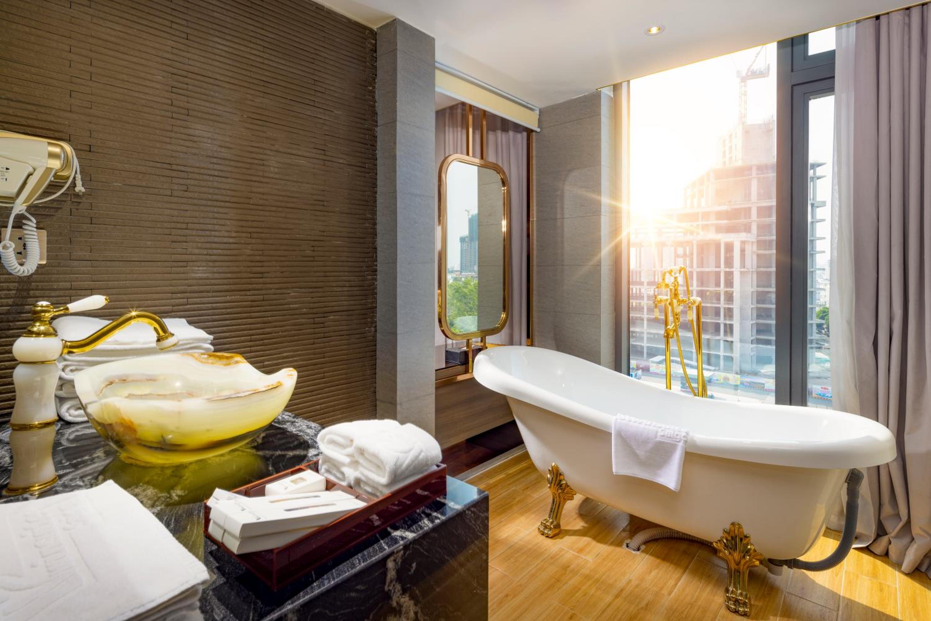 Winsuites Sai Gon Hotel 73