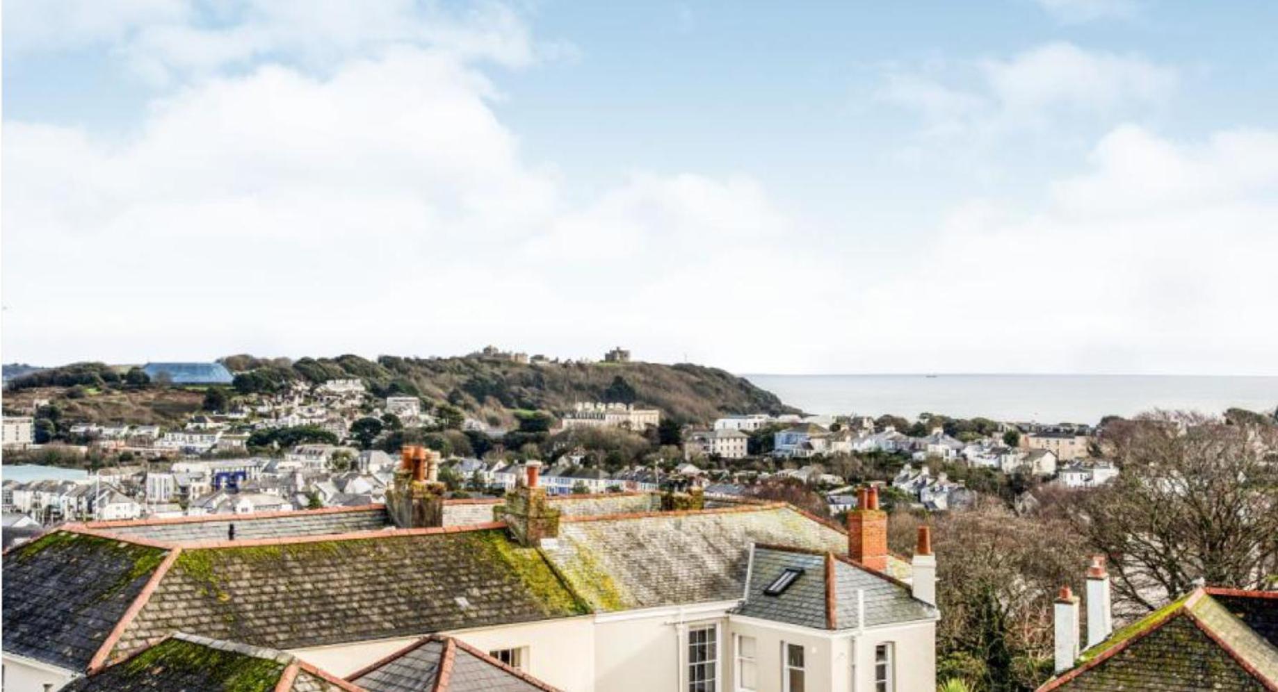 Falmouth Townhouse with Panoramic Sea View Terrace view 4