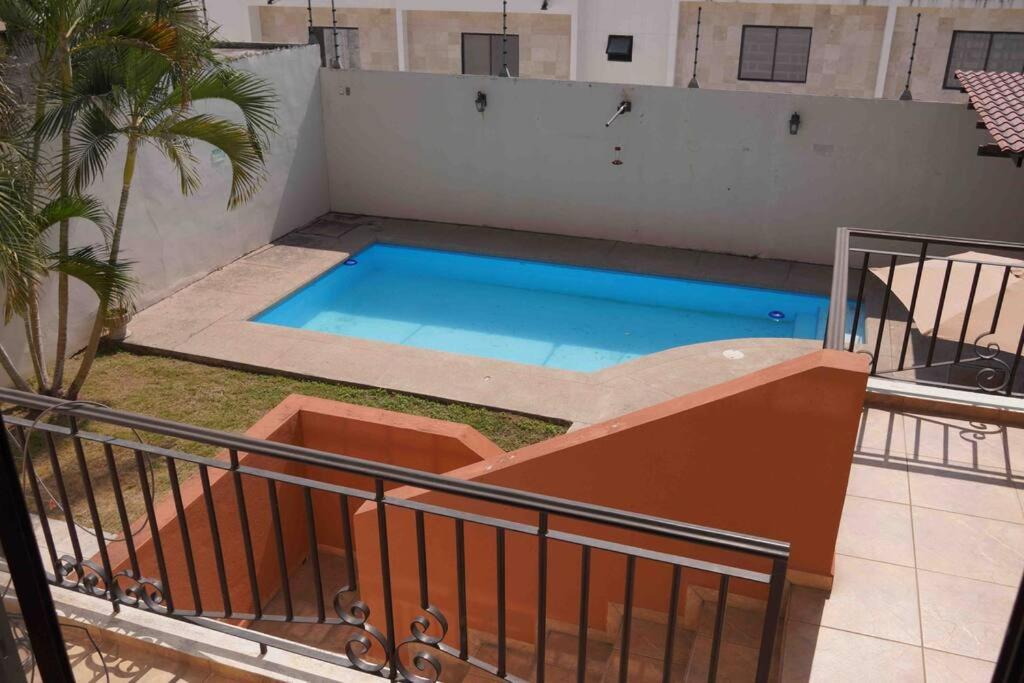 Residencia grande con alberca buena zona view 3