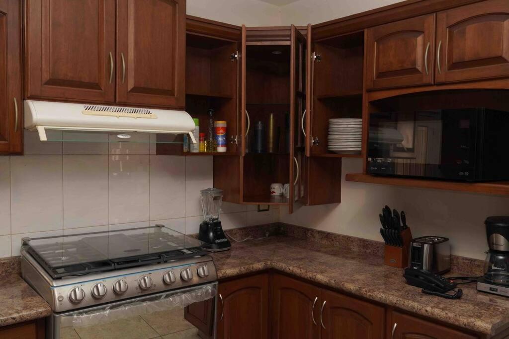 Residencia grande con alberca buena zona view 4