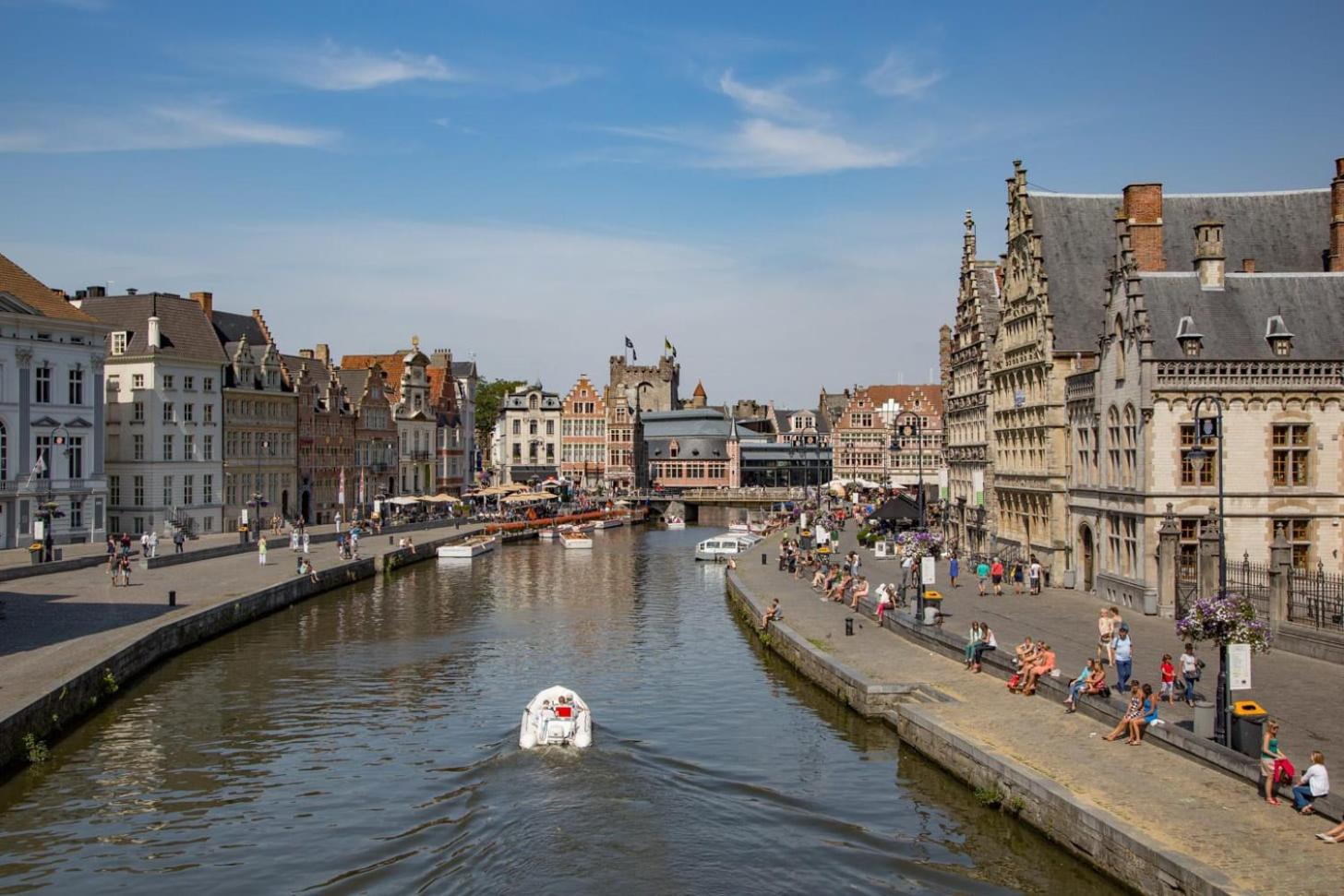 Bright apartment with terrace in heart of Ghent