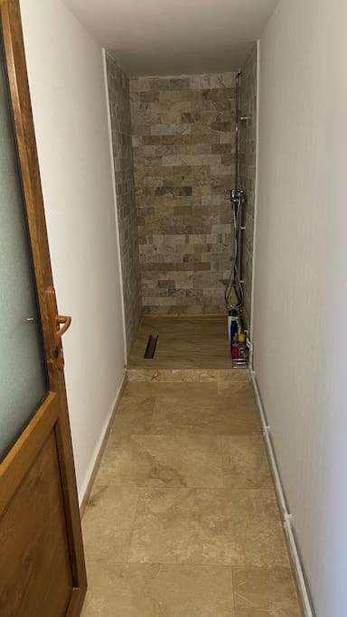 Photo 33