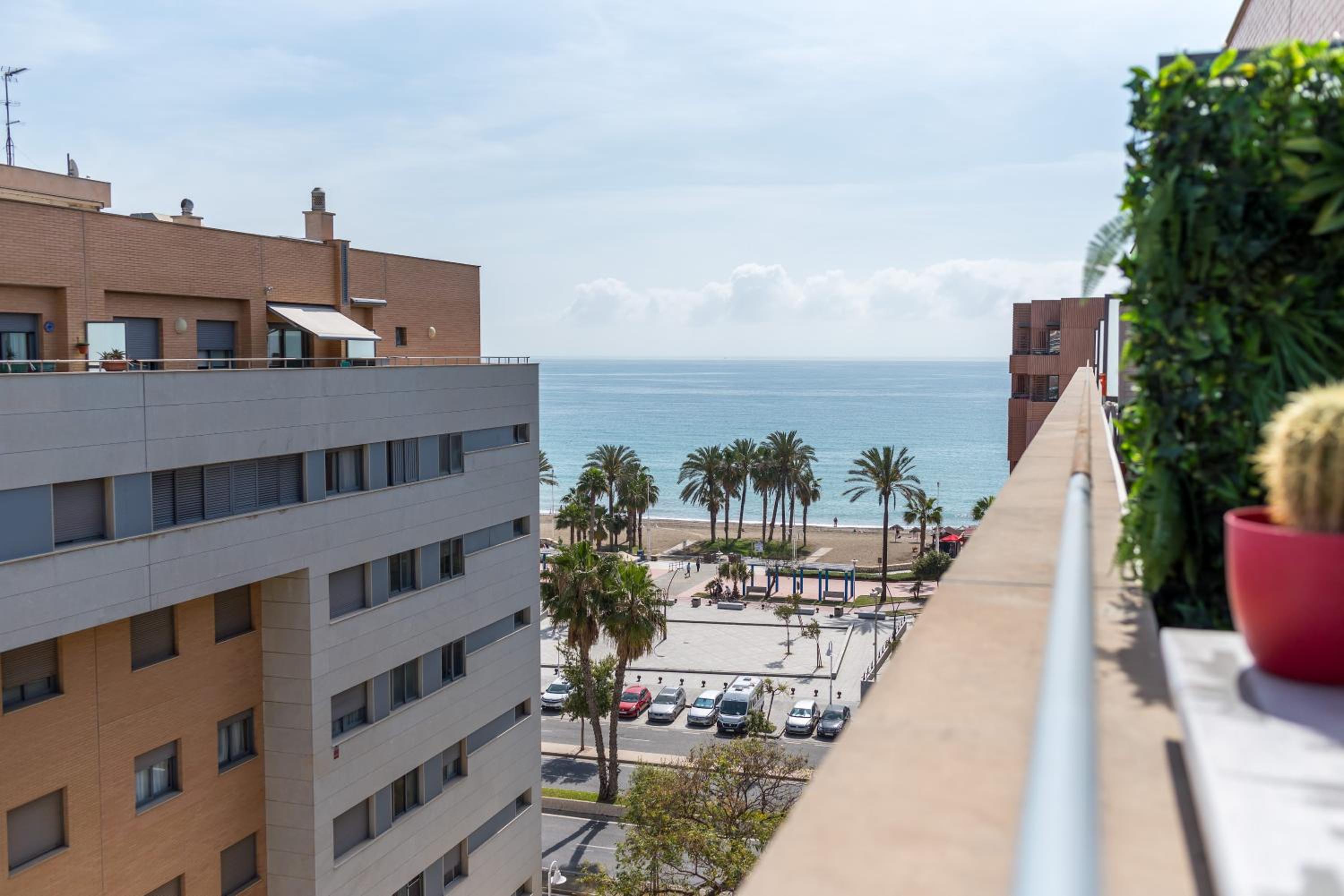 Love Rent4 Málaga Ático con terraza y vistas, parking gratuito