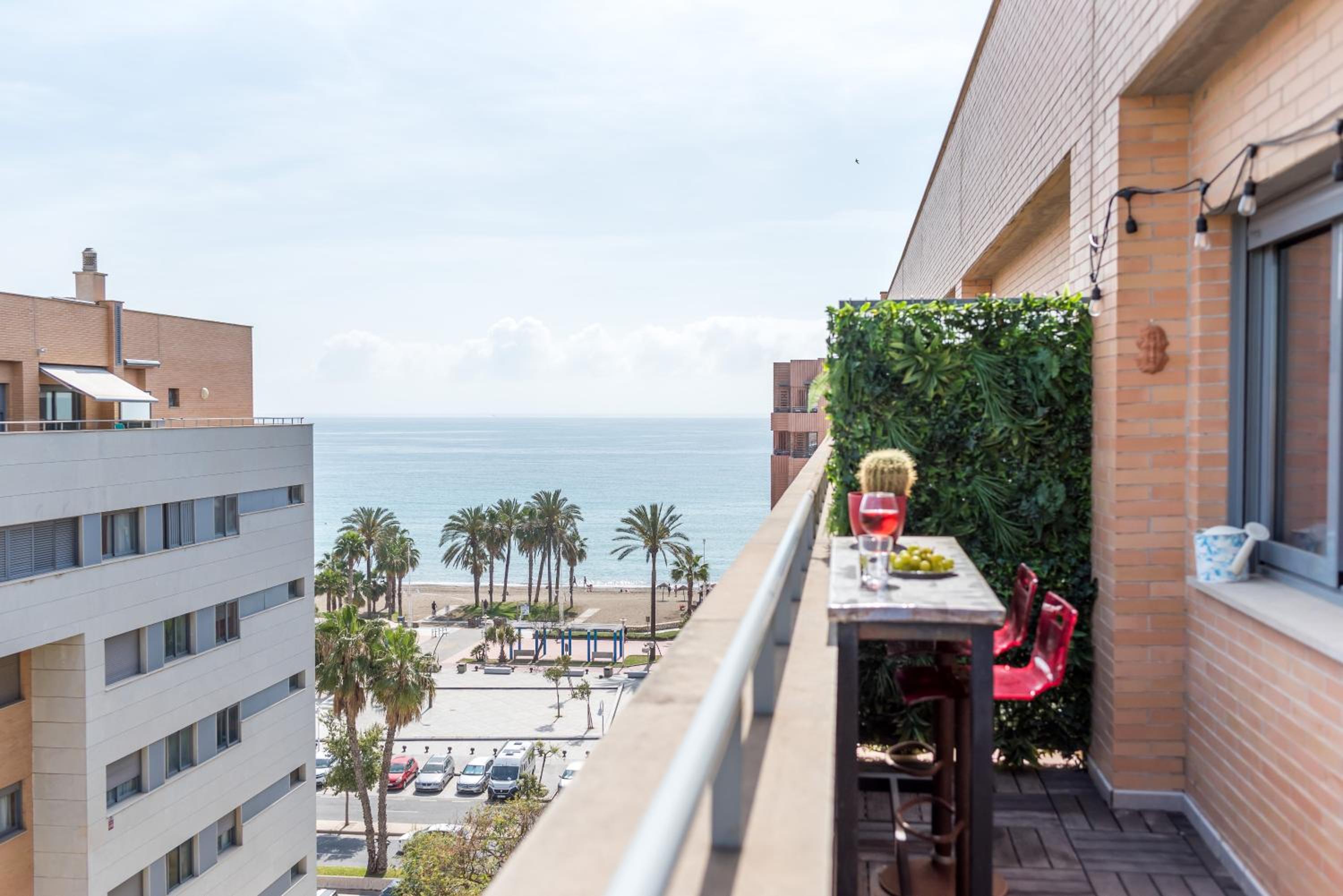 Love Rent4 Málaga Ático con terraza y vistas, parking gratuito