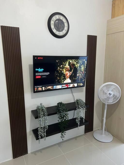 39th Flr Condo Unit with View view 5