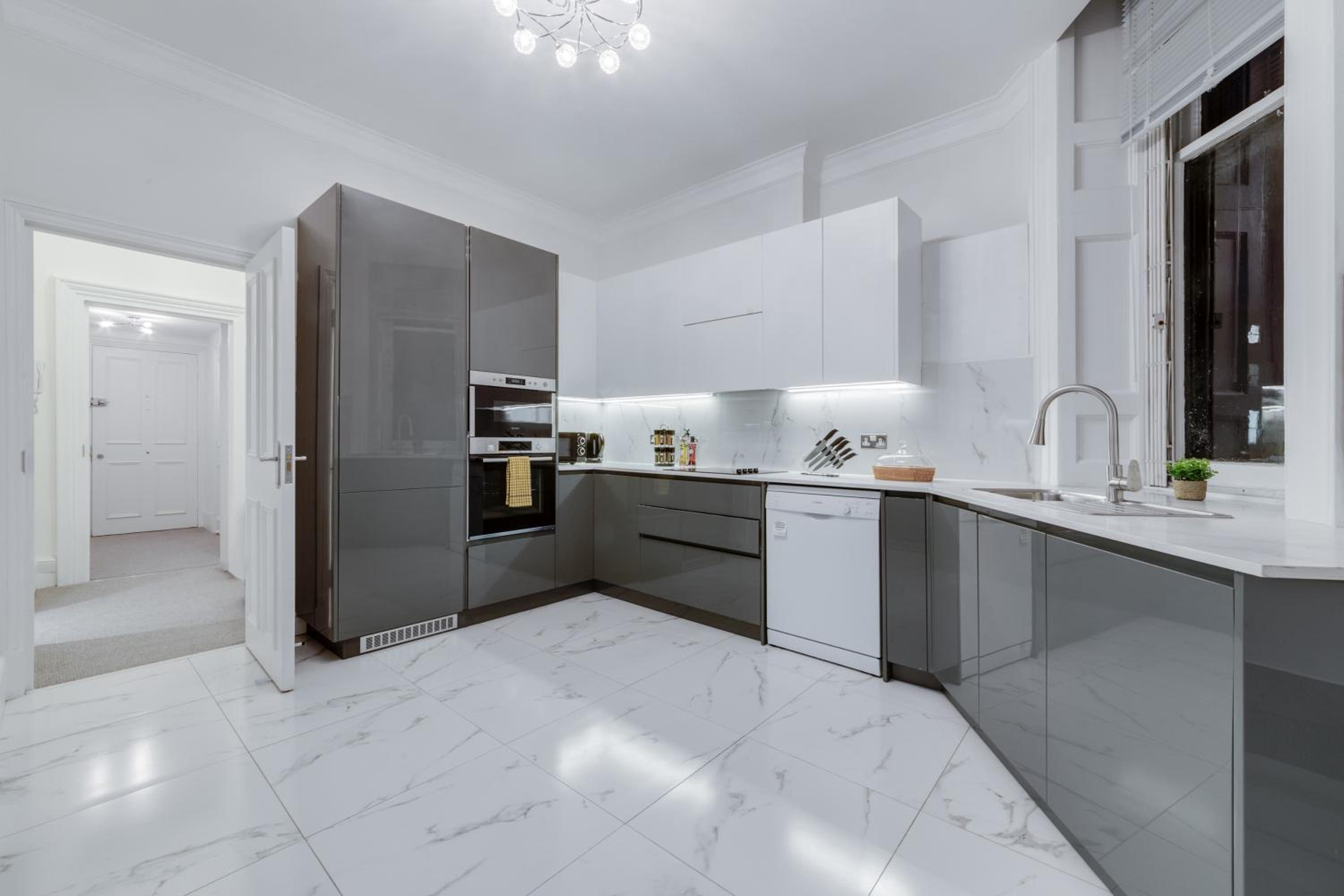 Luxury London 3 Bedroom Duplex with Pool Table - 4HS