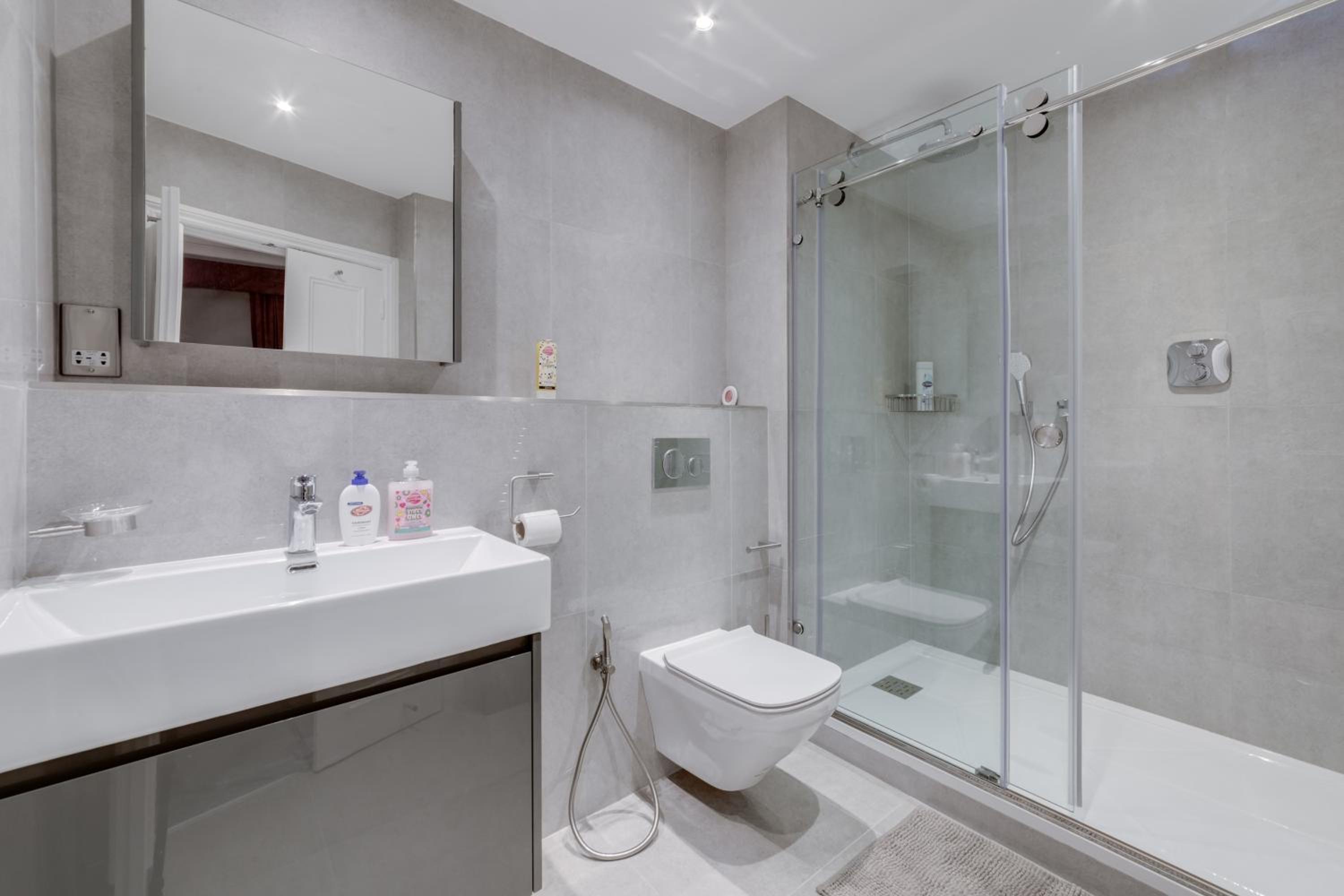 Luxury London 3 Bedroom Duplex with Pool Table - 4HS