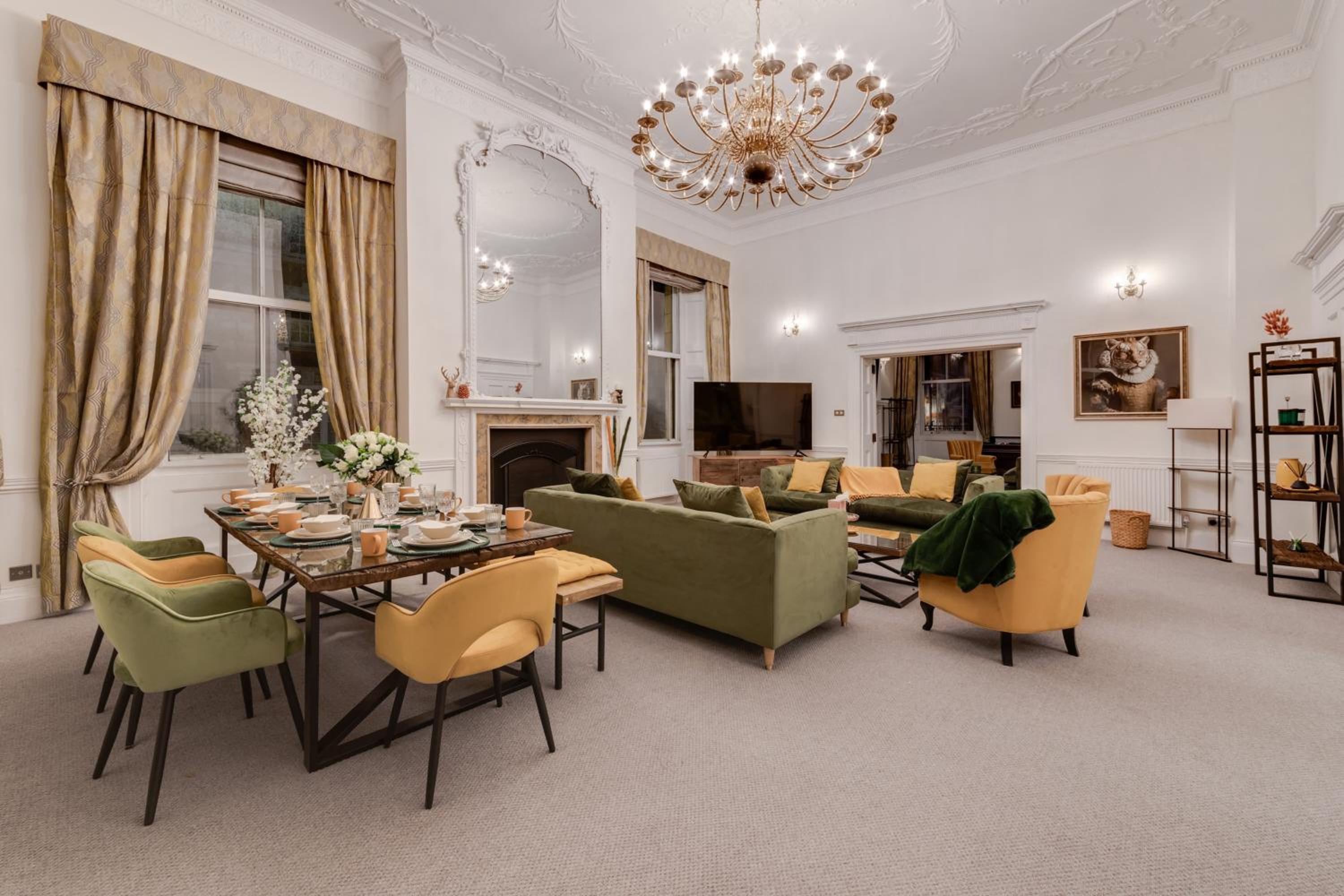 Luxury London 3 Bedroom Duplex with Pool Table - 4HS