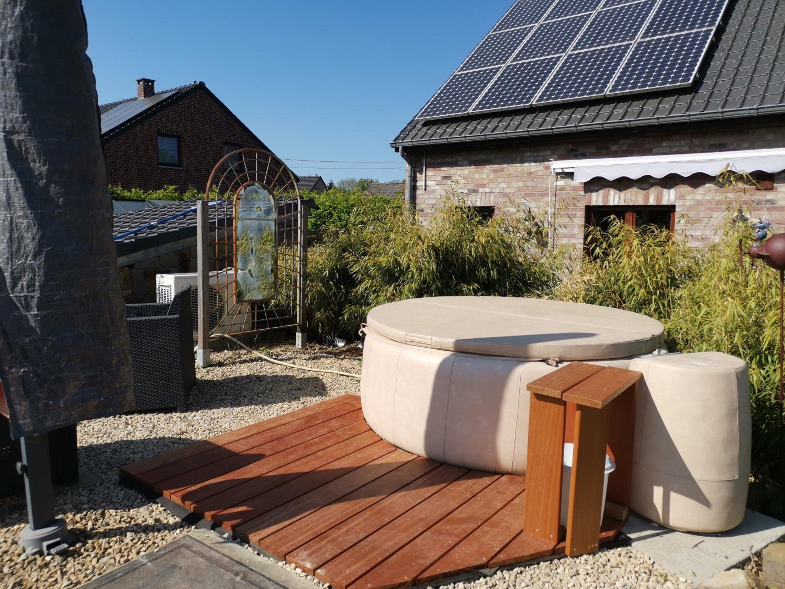 Gîte coquet 2 chambres, 2 salles de douches avec piscine, spa