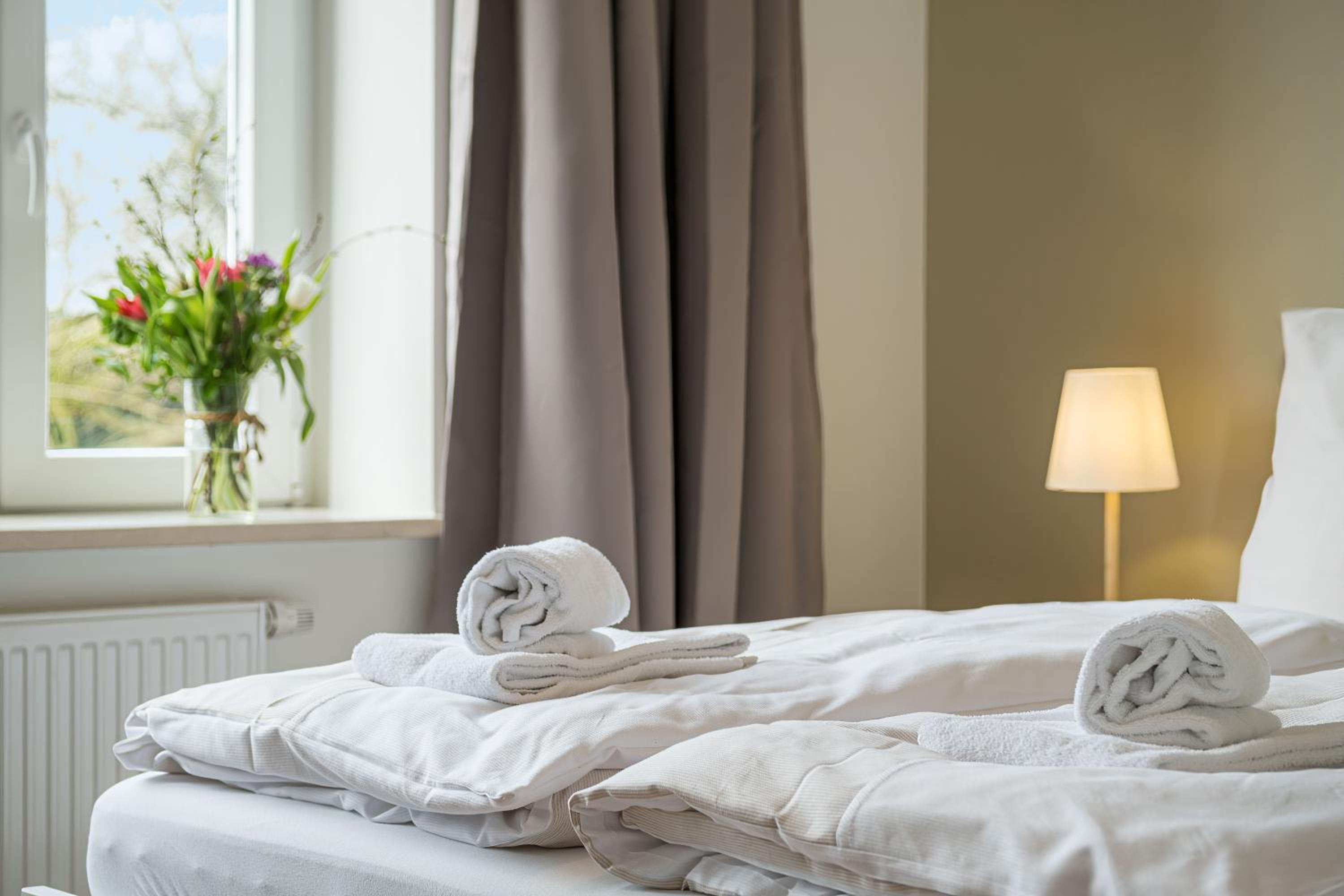 Ferienwohnung Gut Hardesby - großzügig mit Kamin & tollem Garten