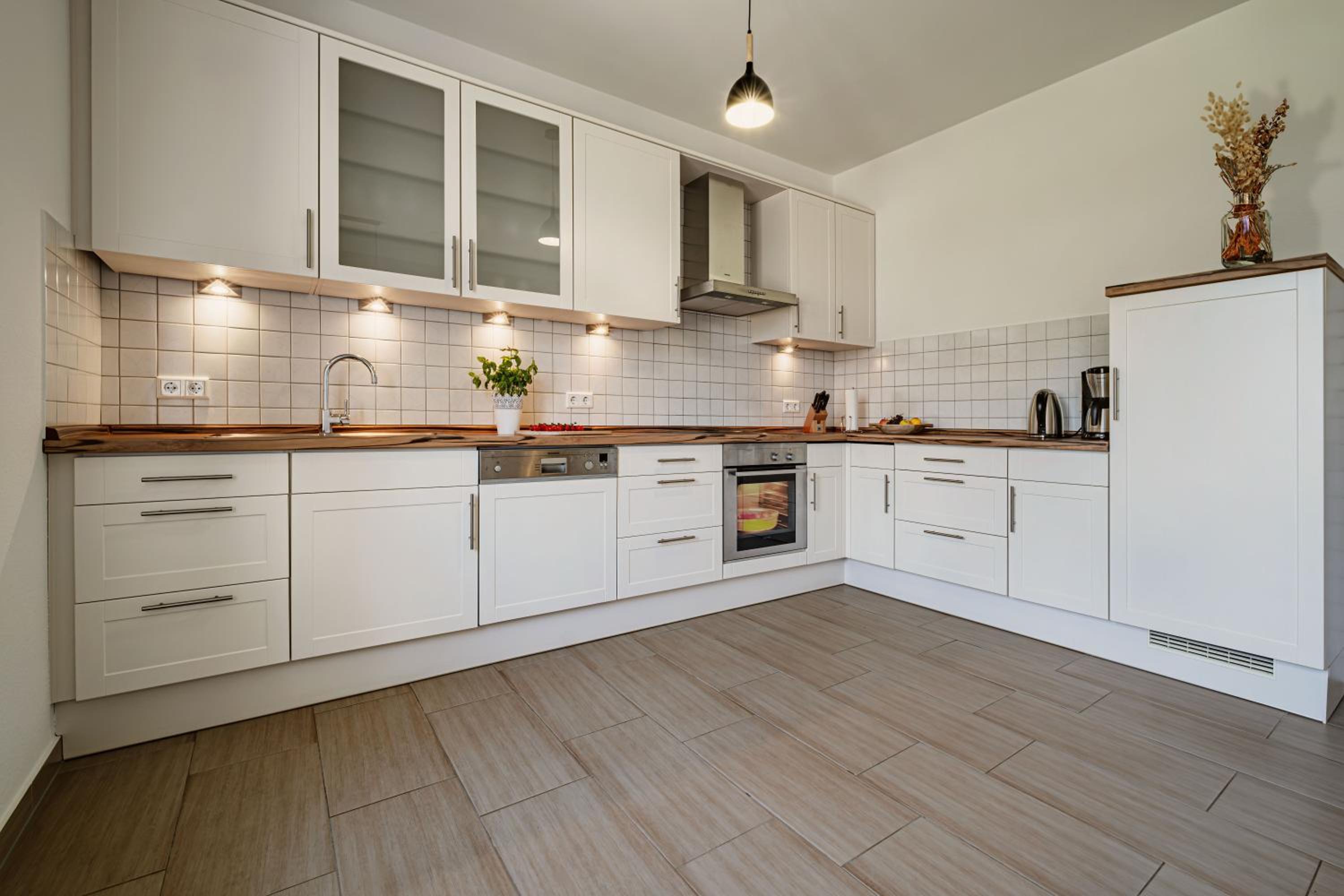 Ferienwohnung Gut Hardesby - großzügig mit Kamin & tollem Garten