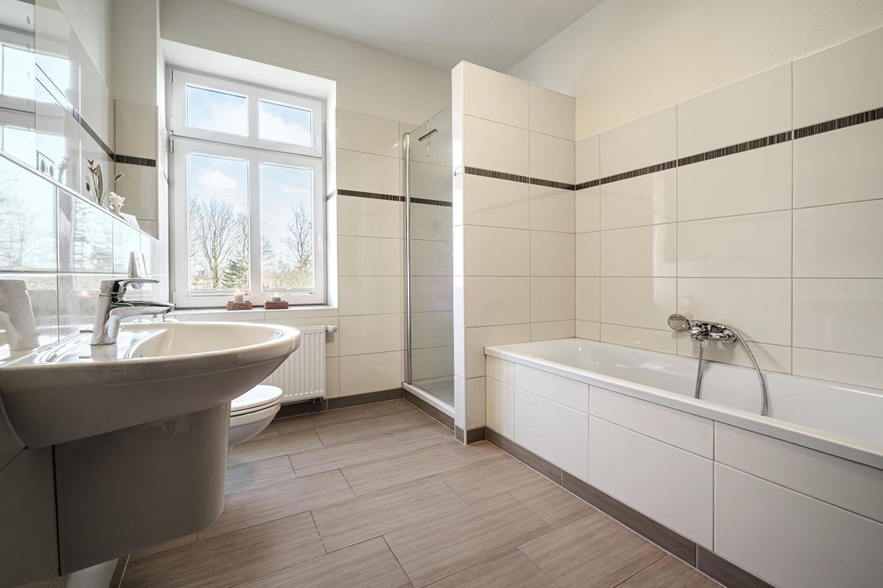 Ferienwohnung Gut Hardesby - großzügig mit Kamin & tollem Garten