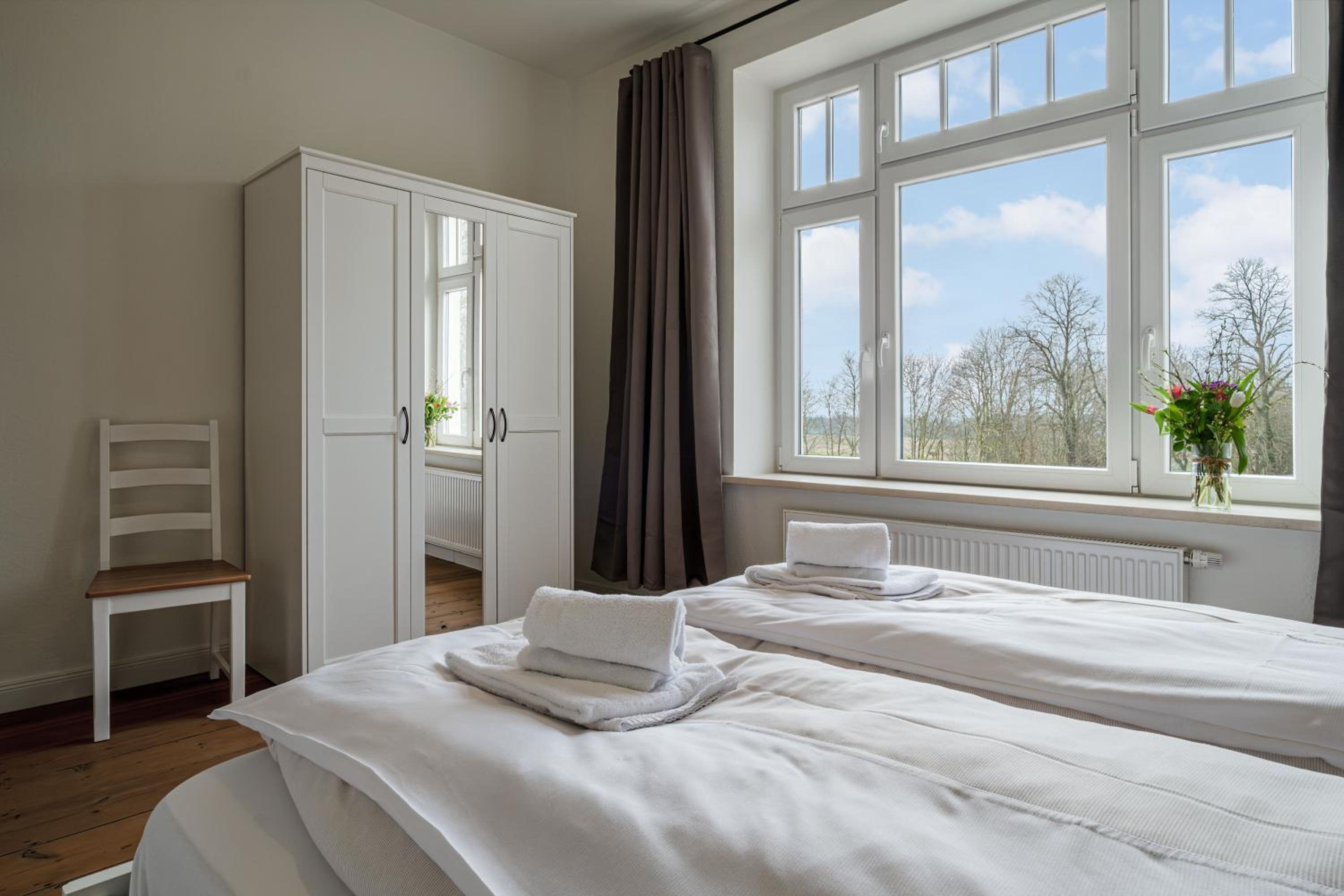 Ferienwohnung Gut Hardesby - großzügig mit Kamin & tollem Garten