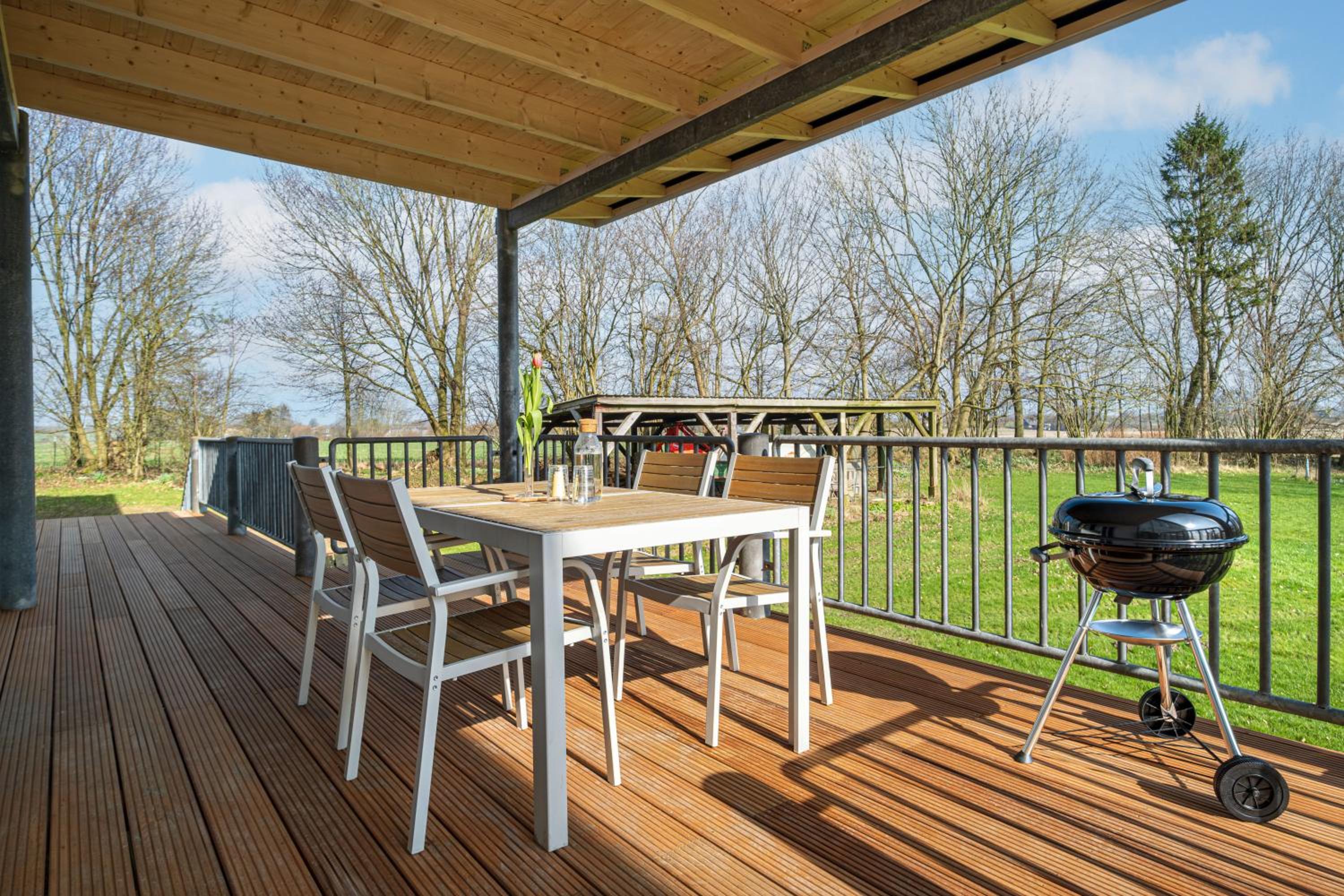 Ferienwohnung Gut Hardesby - großzügig mit Kamin & tollem Garten