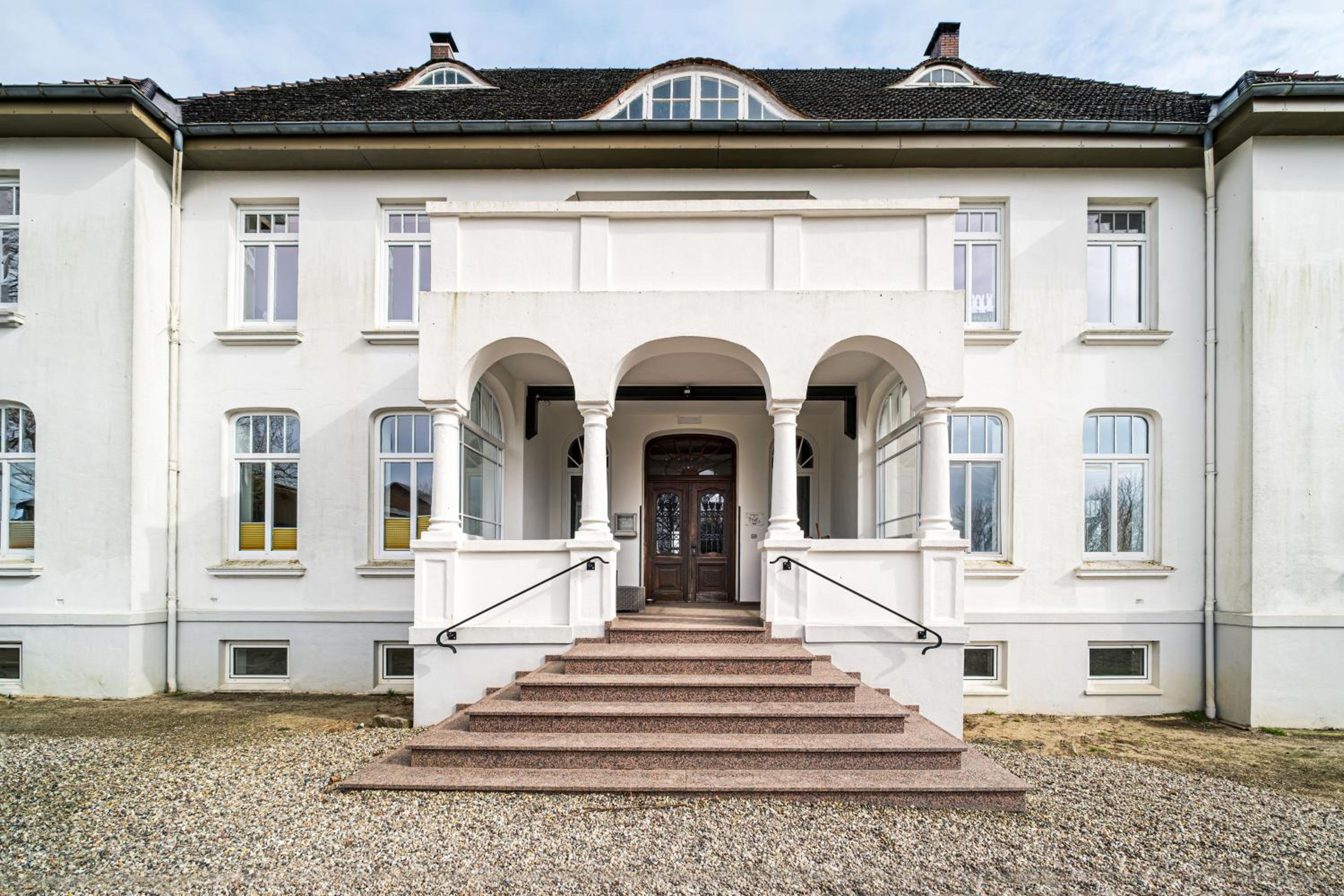 Ferienwohnung Gut Hardesby - großzügig mit Kamin & tollem Garten