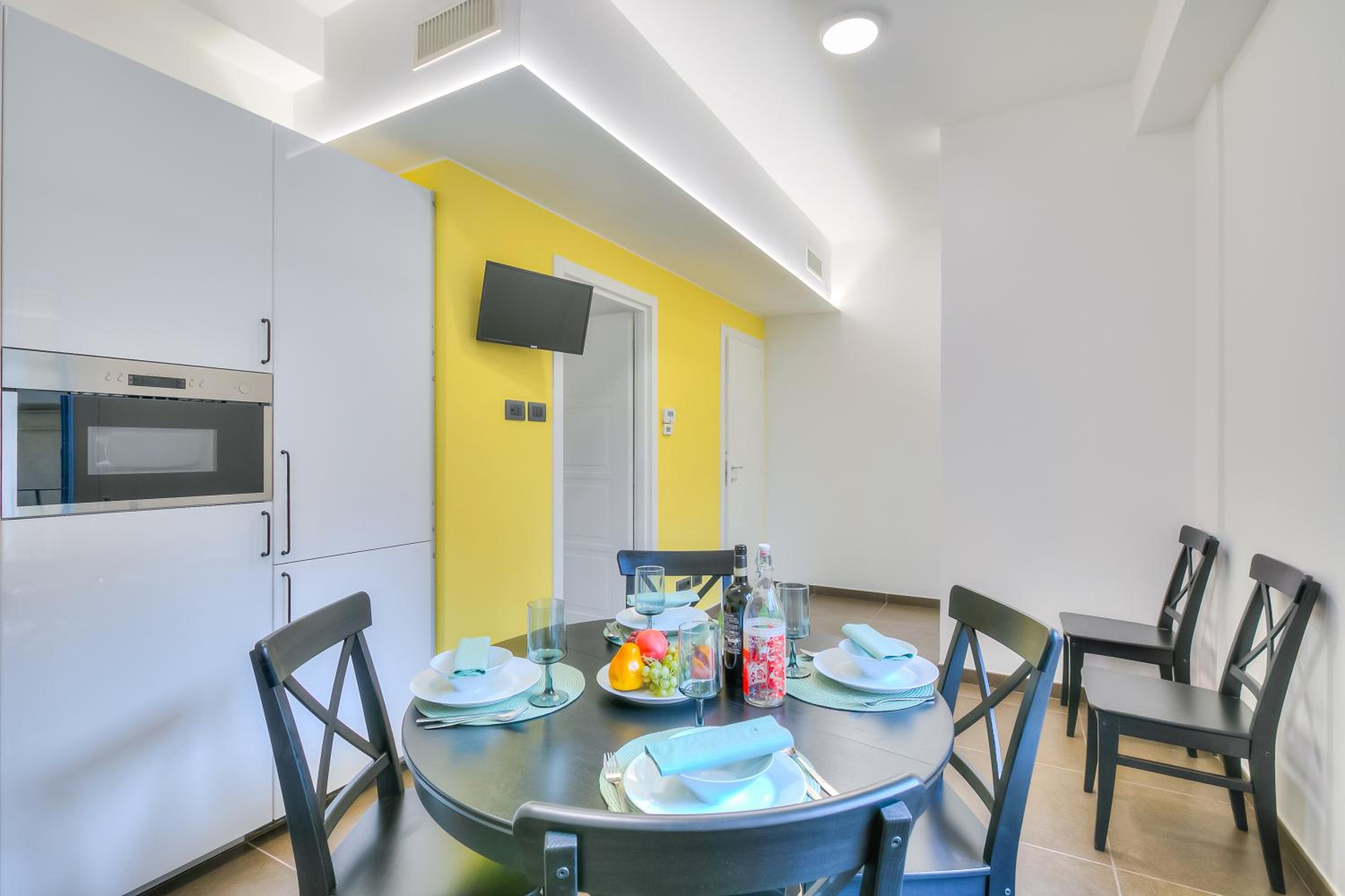 Perla Marina Seaside Apartments - Happy Rentals view 3