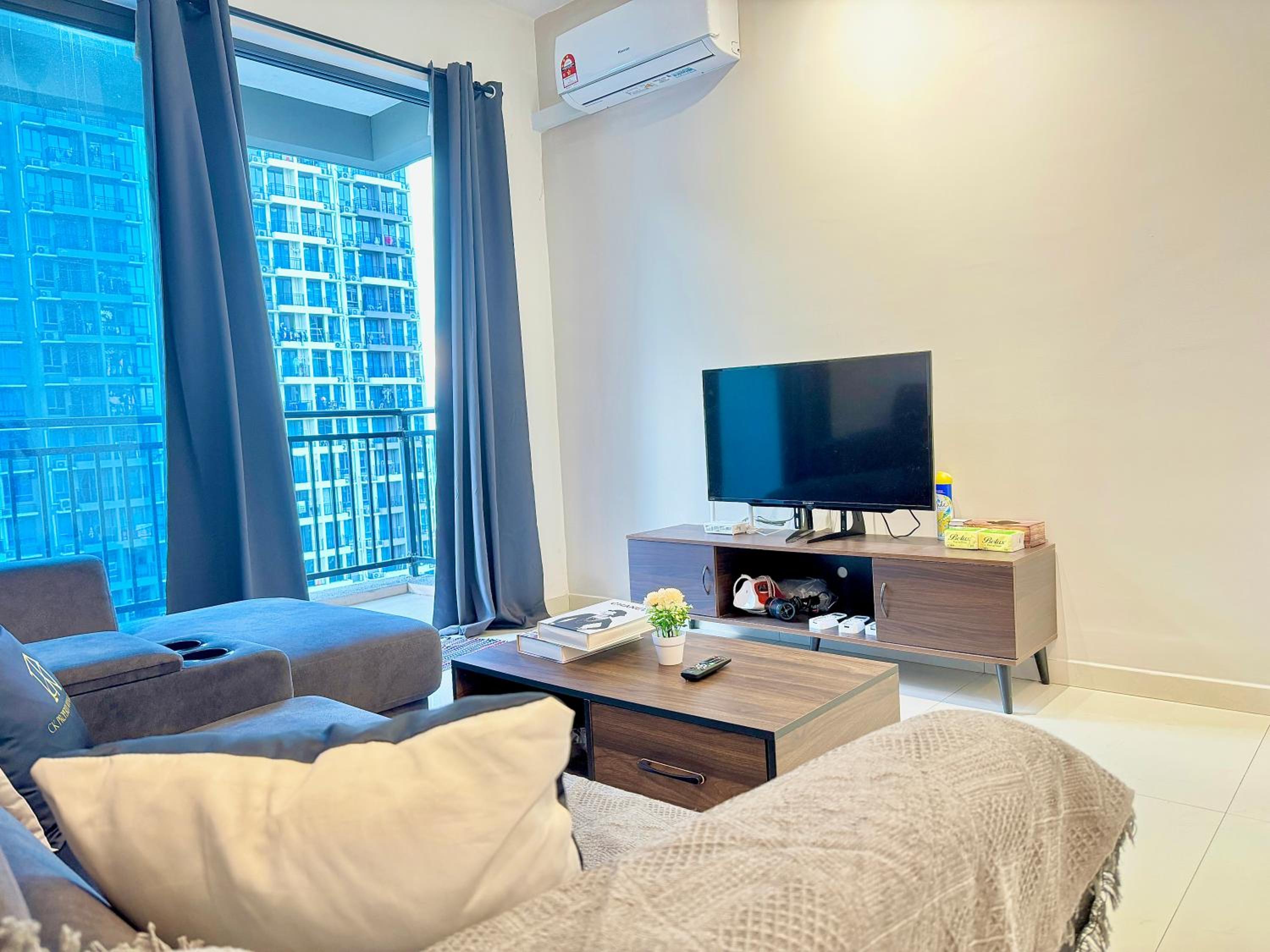Central Park Tampoi 2 bedroom by Luxecocoo CK