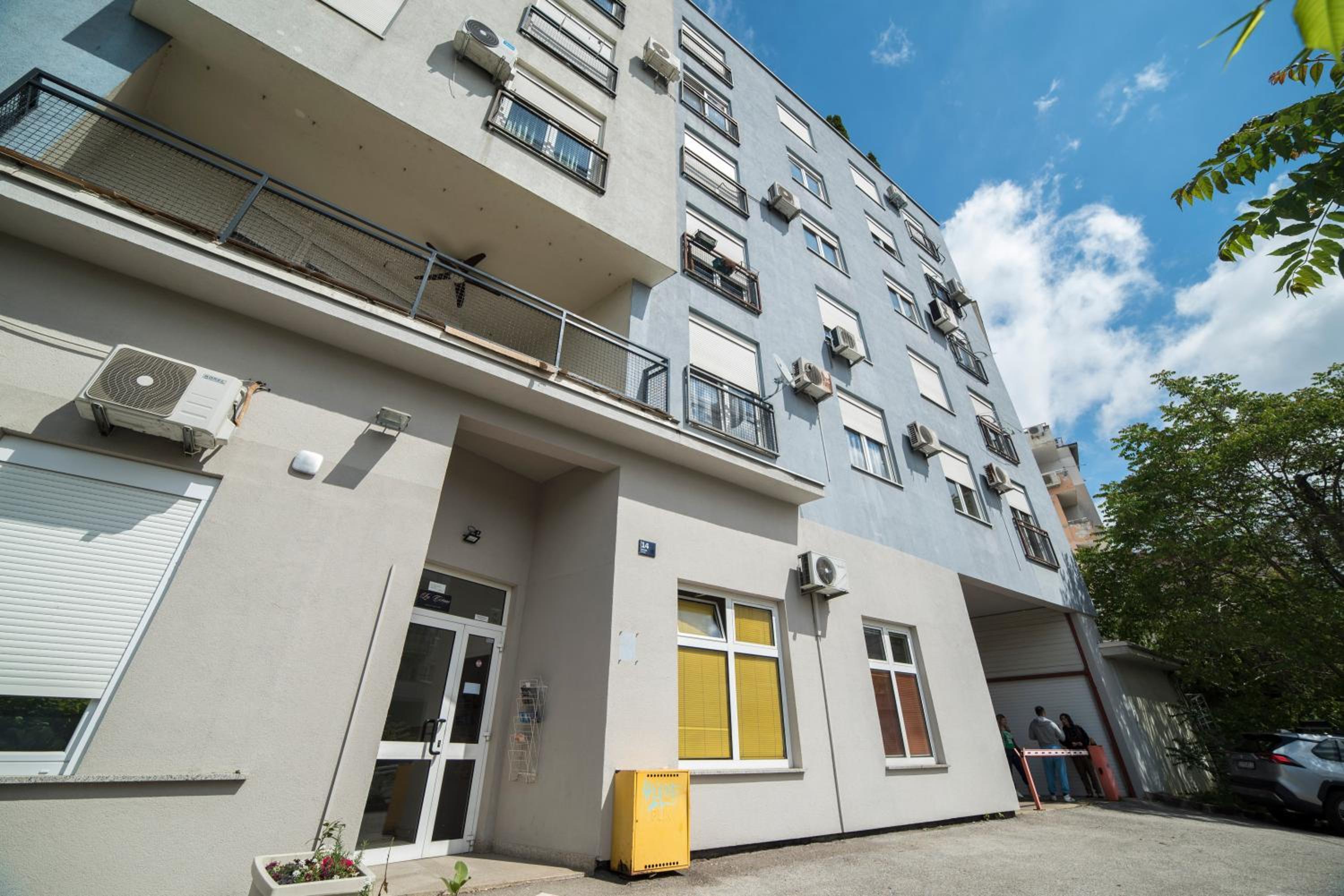 Marci Apartment - Comfortable Stay with Parking
