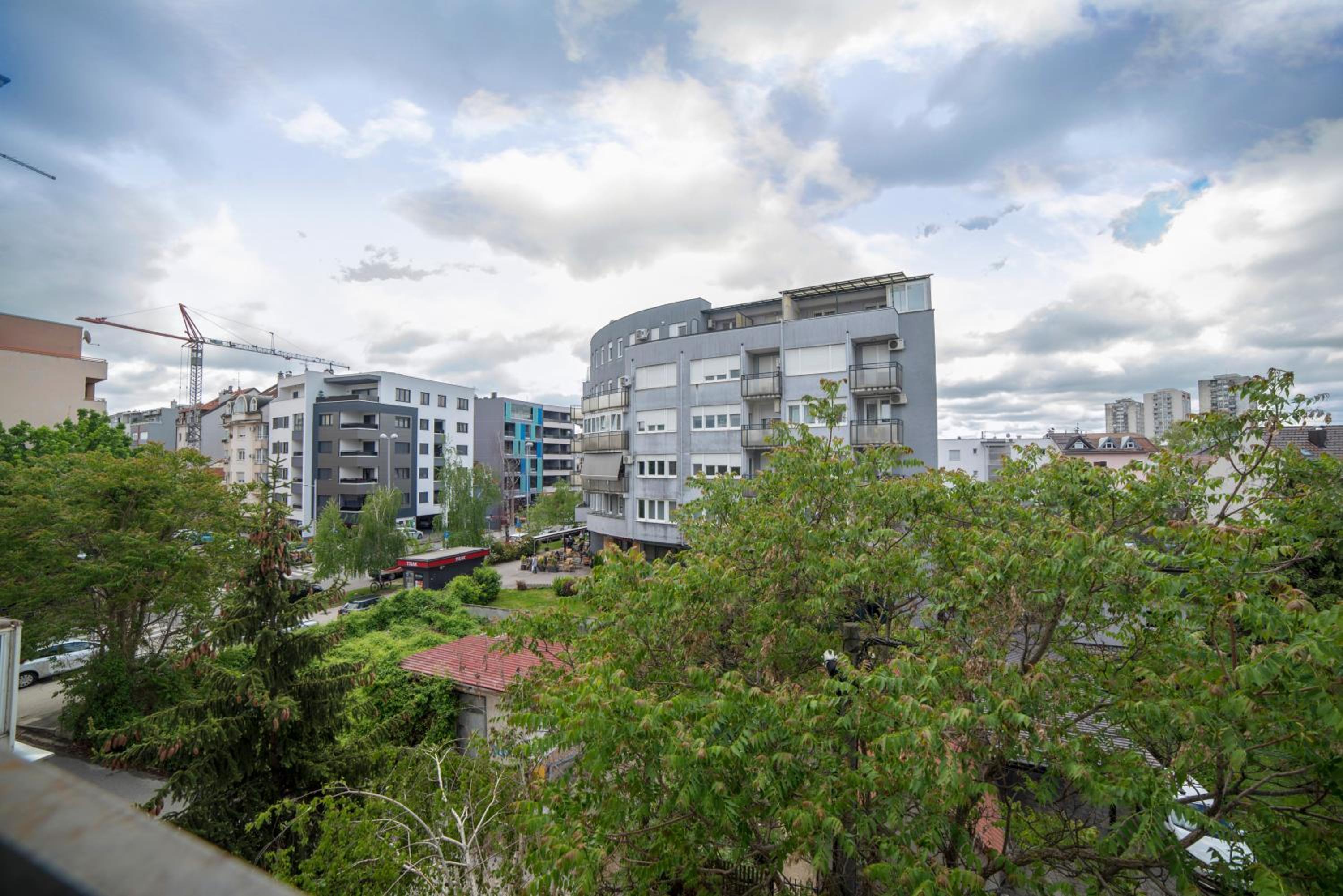 Marci Apartment - Comfortable Stay with Parking