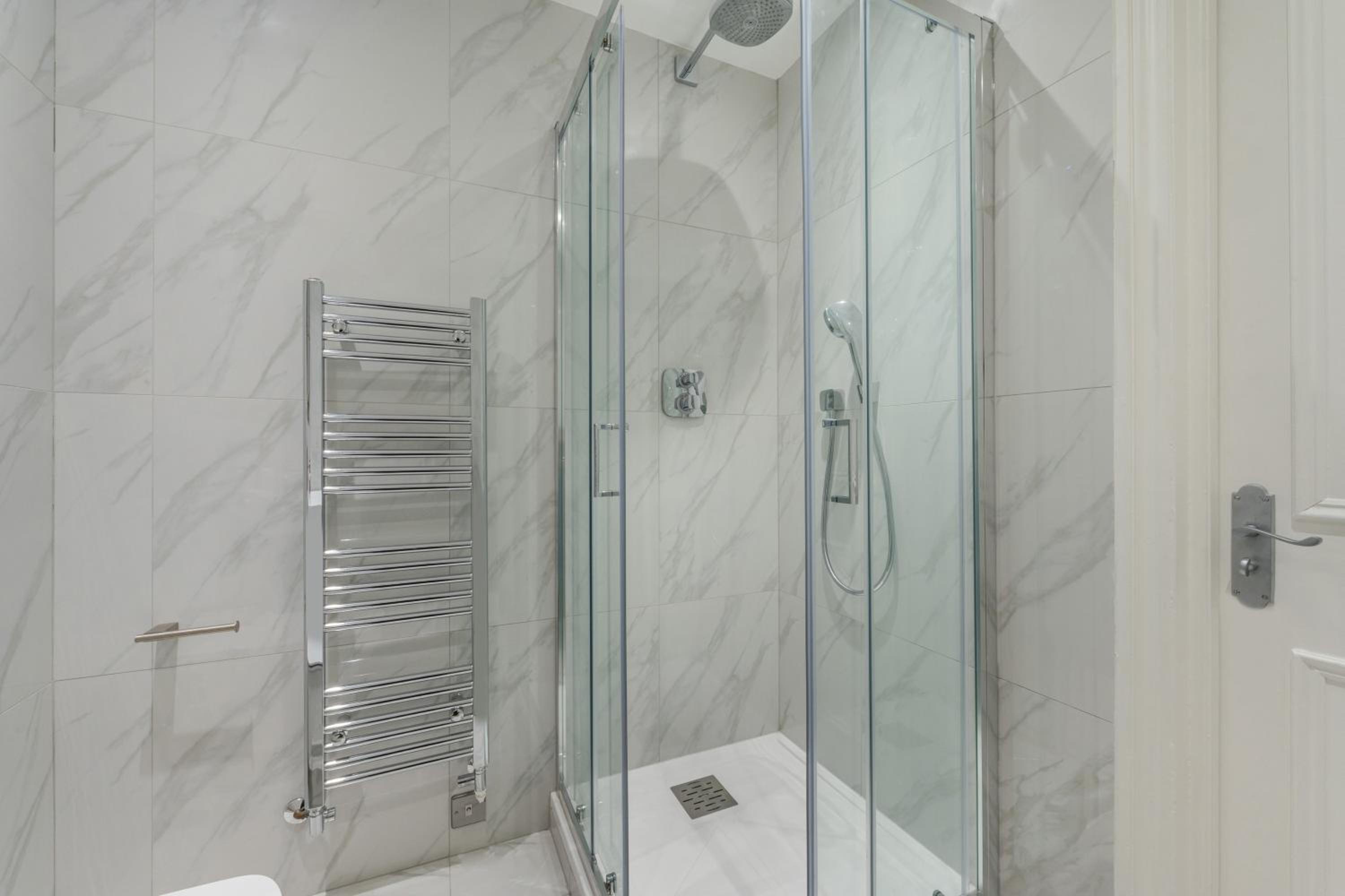 5H Modern Elegance 1-Bedroom City Living in London